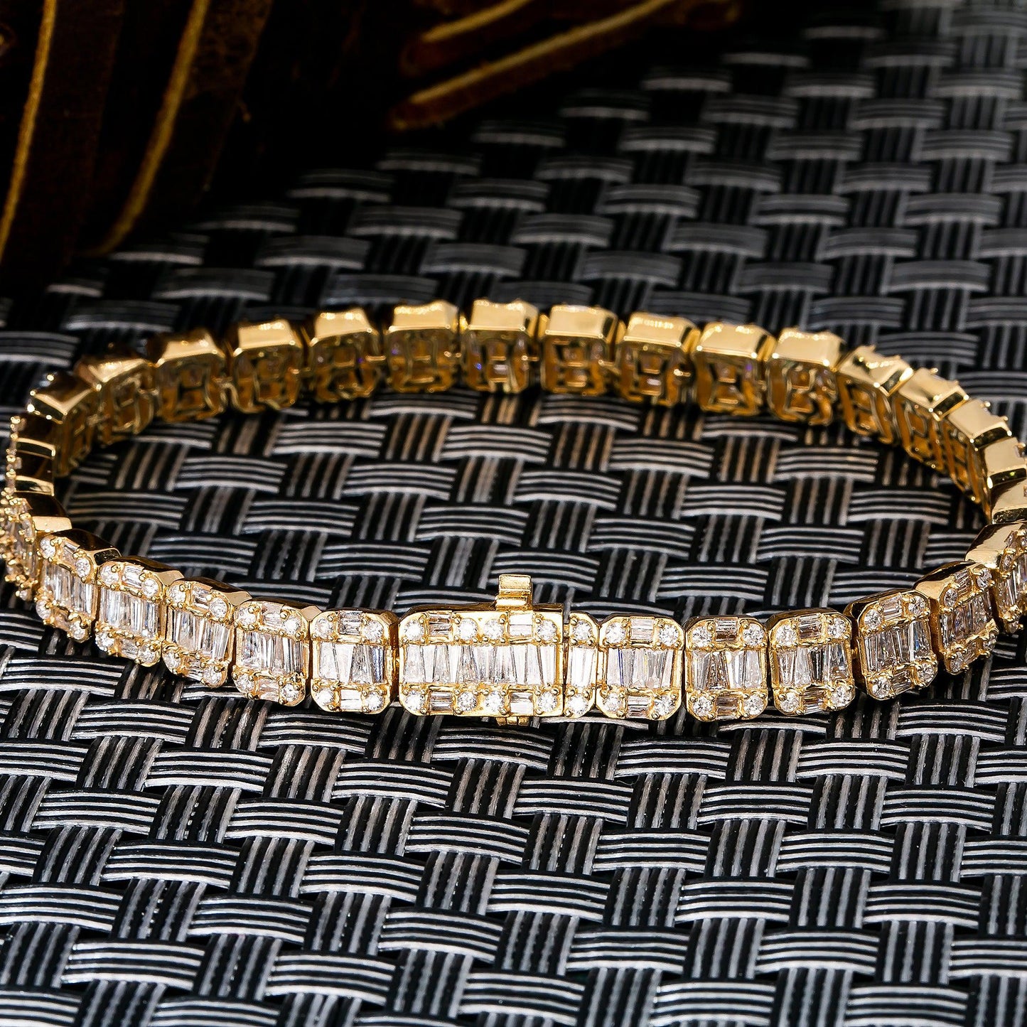 14K YELLOW GOLD BRACELET WITH 9.32 CT BAGUETTE DIAMONDS