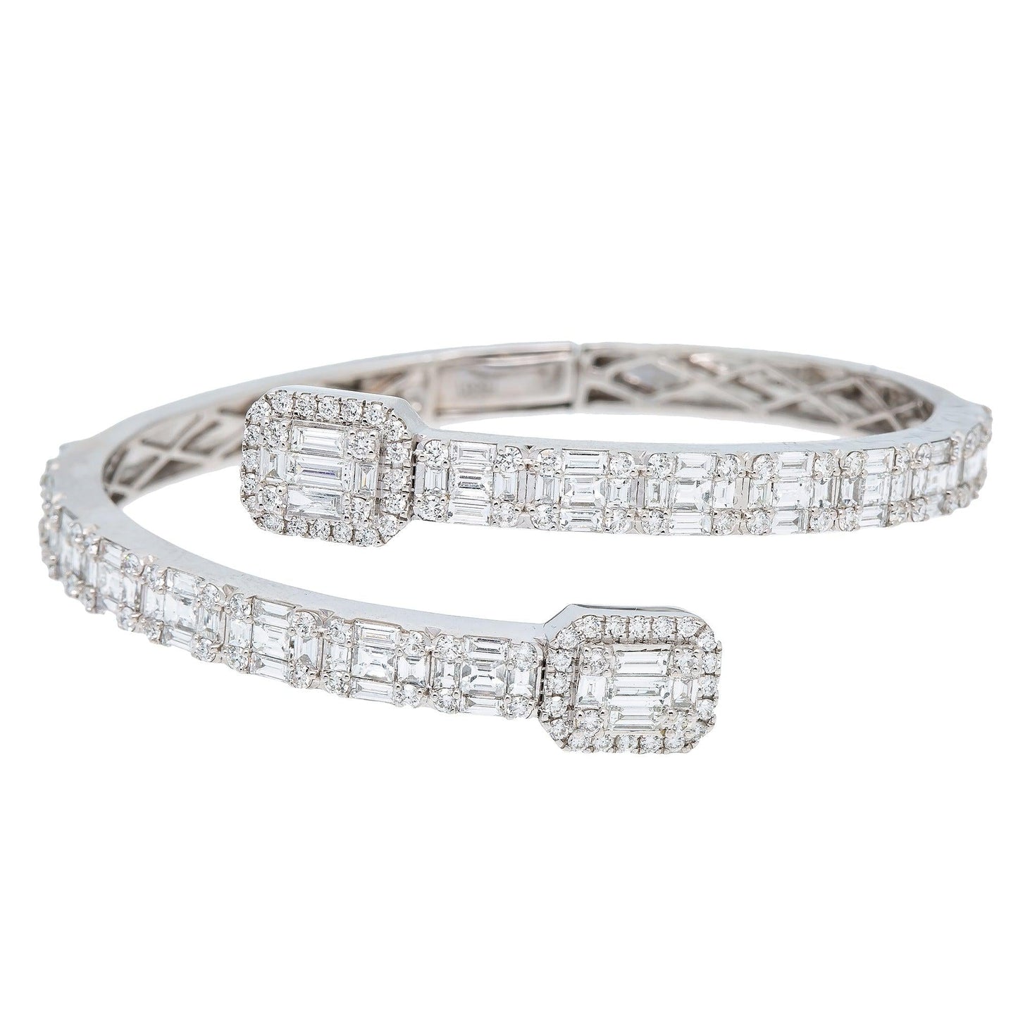 14K WHITE GOLD BAGUETTE DIAMONDS BANGLE 5.15 CT