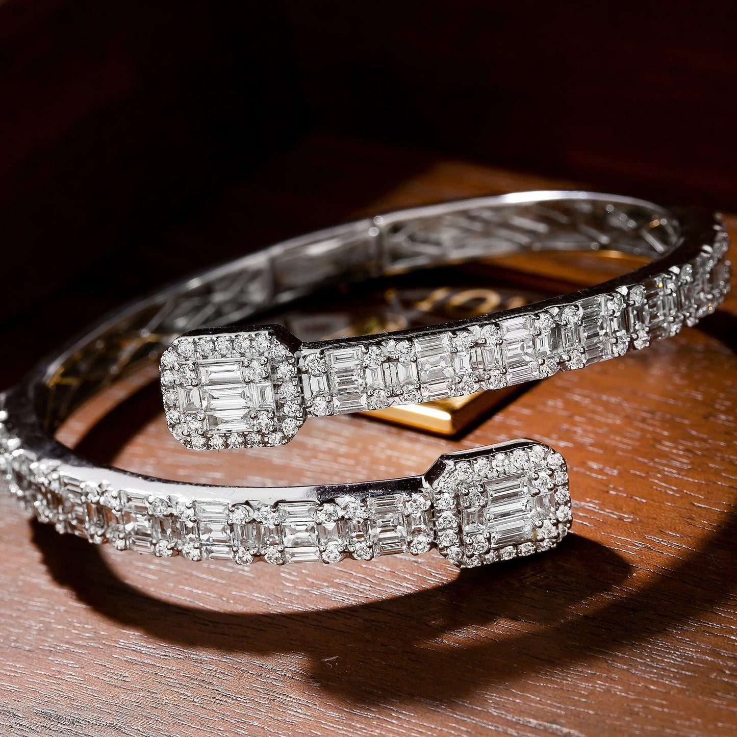 14K WHITE GOLD BAGUETTE DIAMONDS BANGLE 5.15 CT