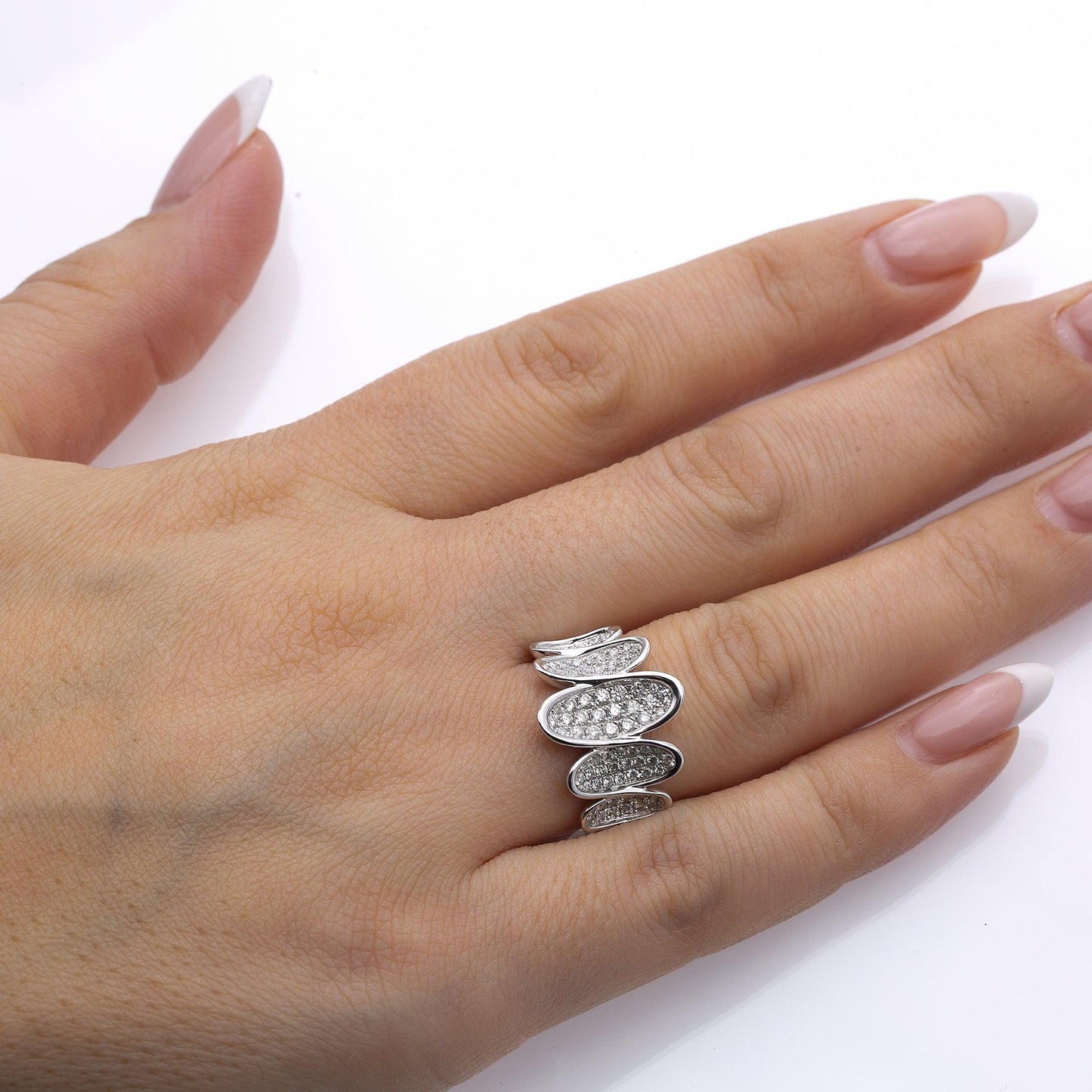 Ladies 18k White Gold Diamond 1 CT Right Hand Ring