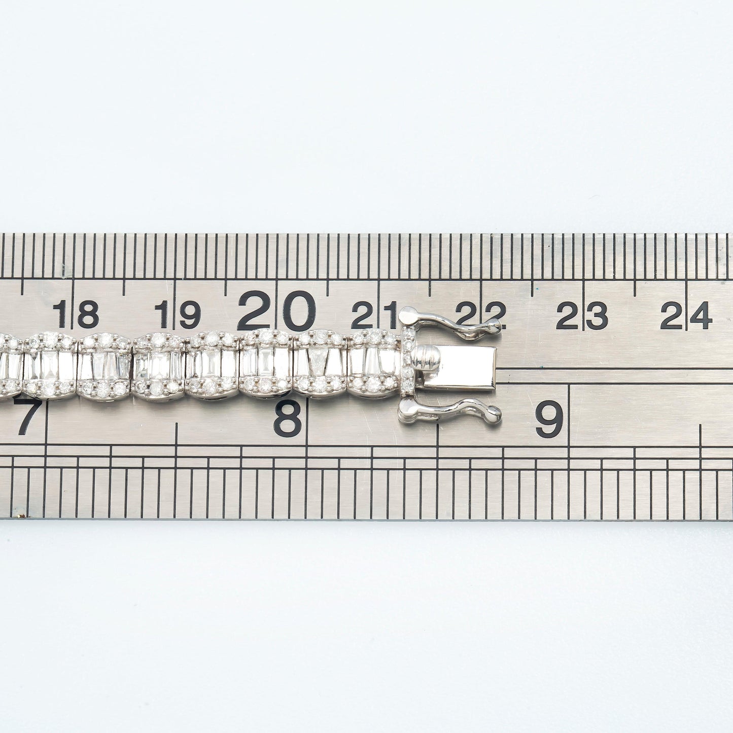 14K GOLD BAGUETTE DIAMONDS BRACELET 7.90 CT