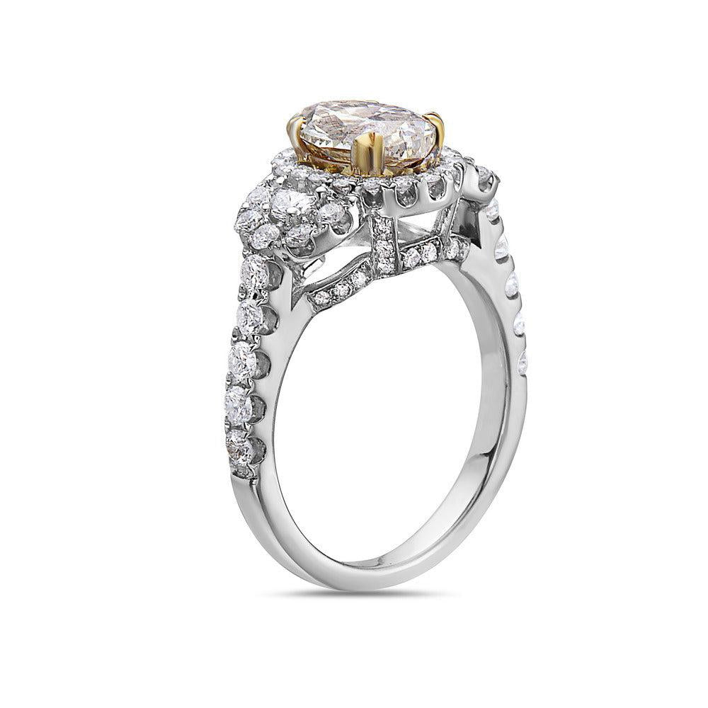 Ladies 18k White Gold Diamond 2.70 CT Right Hand Ring