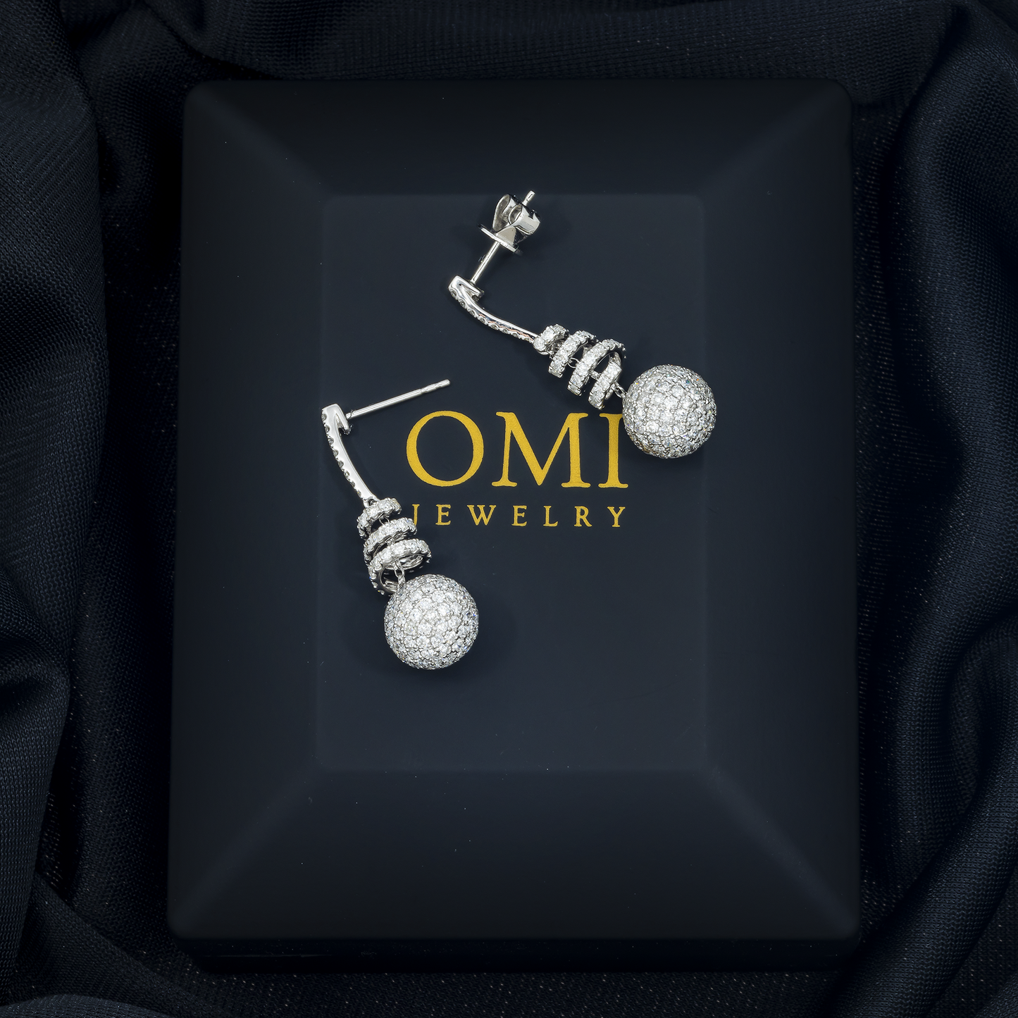 18K GOLD DIAMOND DROP EARRINGS 3.70 CTW