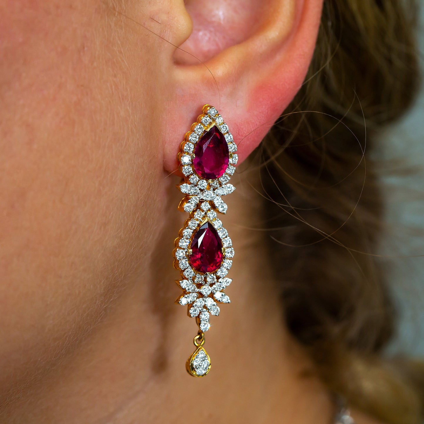 18K Yellow Gold Tears Shaped Ladies Earrings With White Diamonds and Ruby