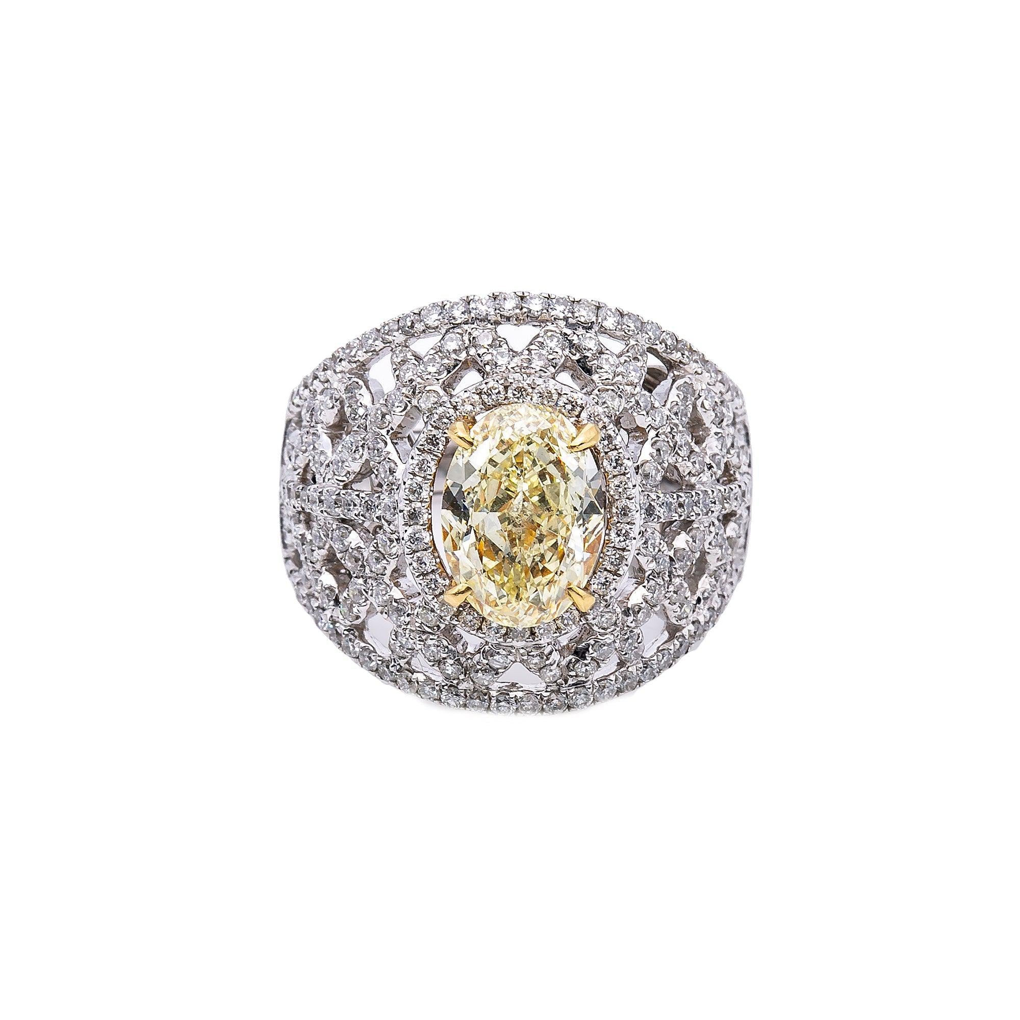 18K White Gold Oval Shaped Diamond Ring