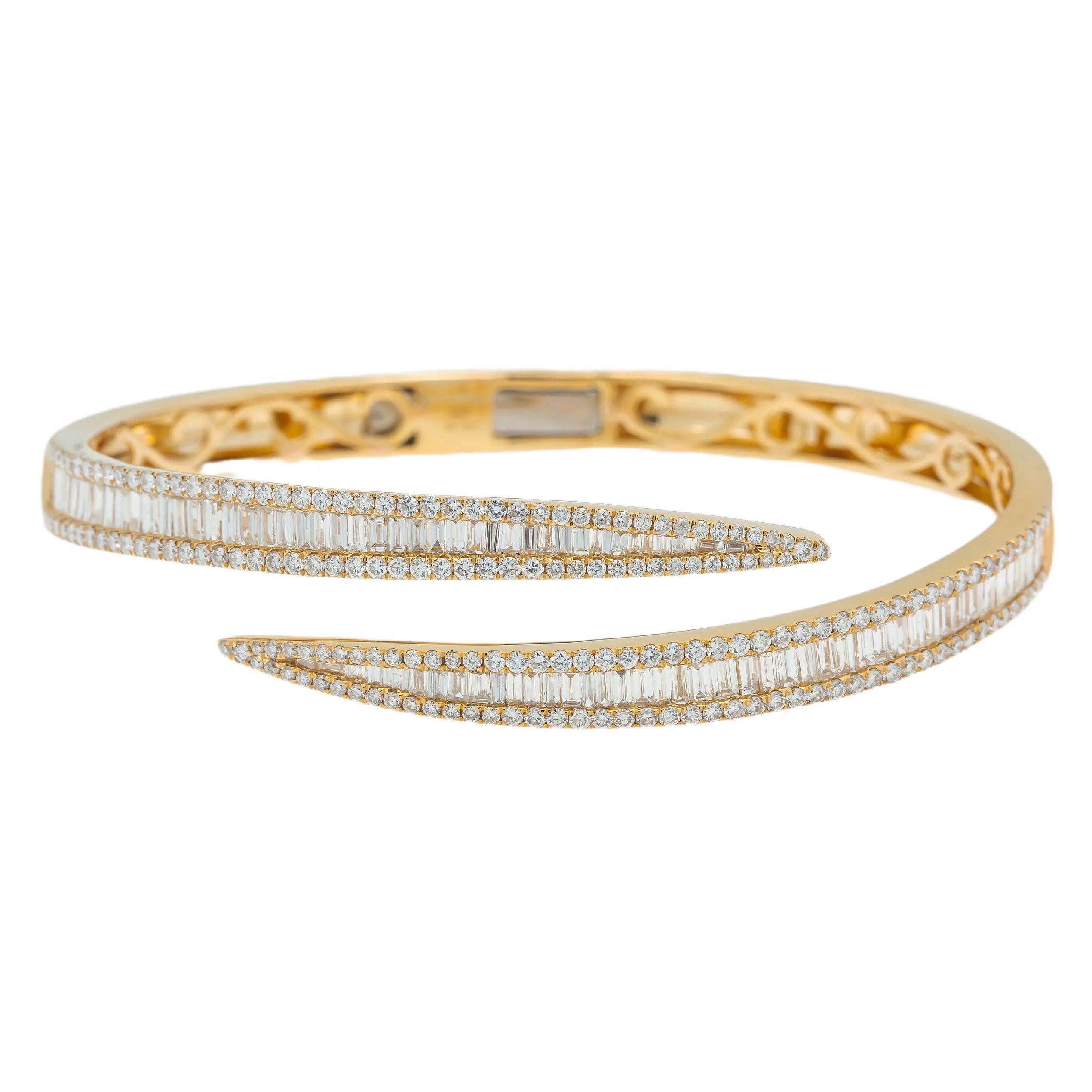 18K GOLD BANGLE BRACELET 3.73 CT DIAMONDS