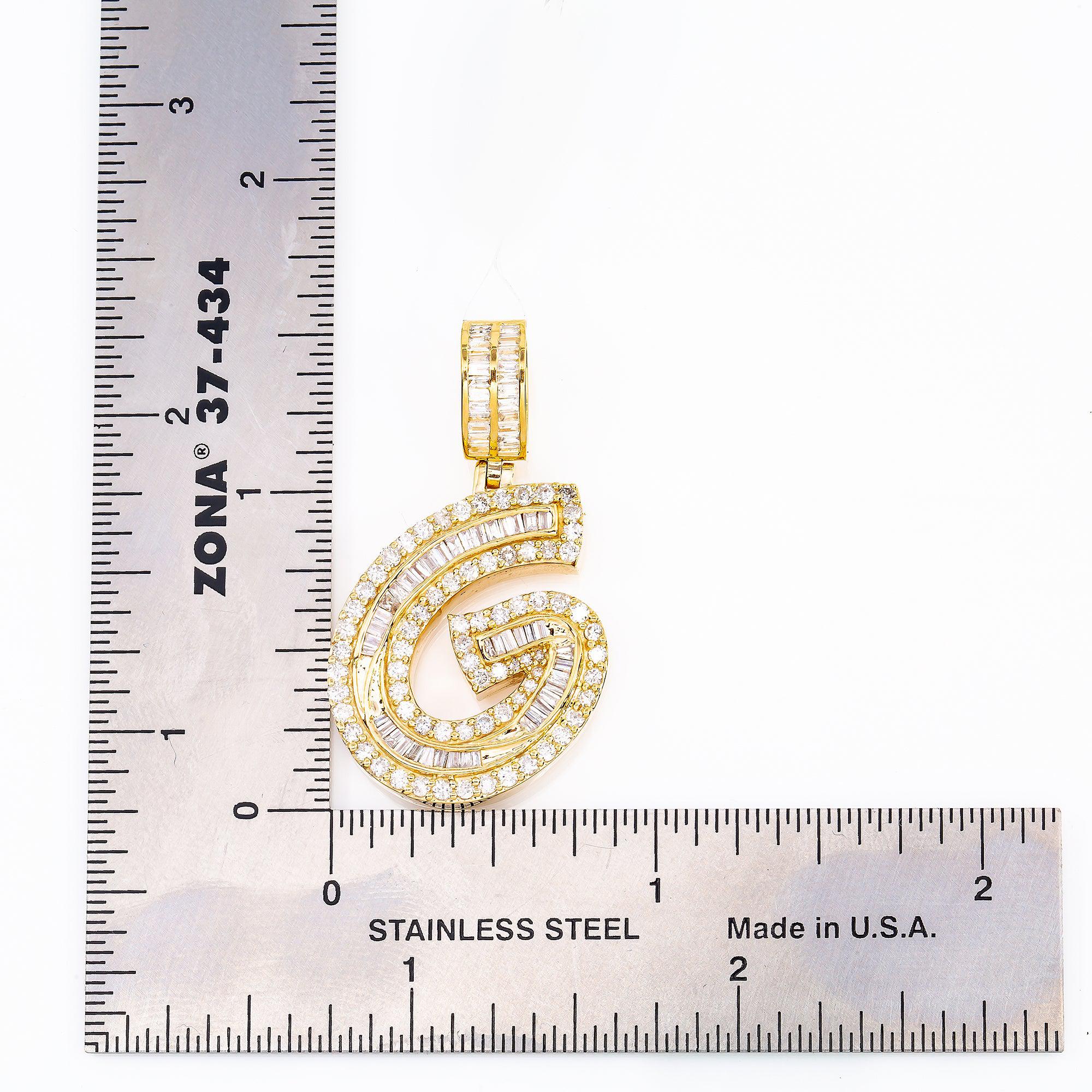 14K YELLOW GOLD UNISEX LETTER G WITH 1.92 CT BAGUETTE AND ROUND DIAMONDS