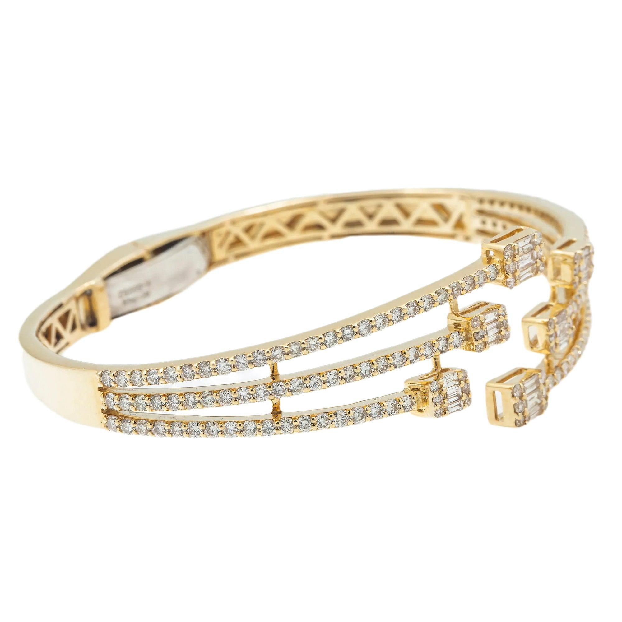 14K GOLD WITH SQUARE SHAPE DIAMONDS BANGLE BRACELET 3.42 CT