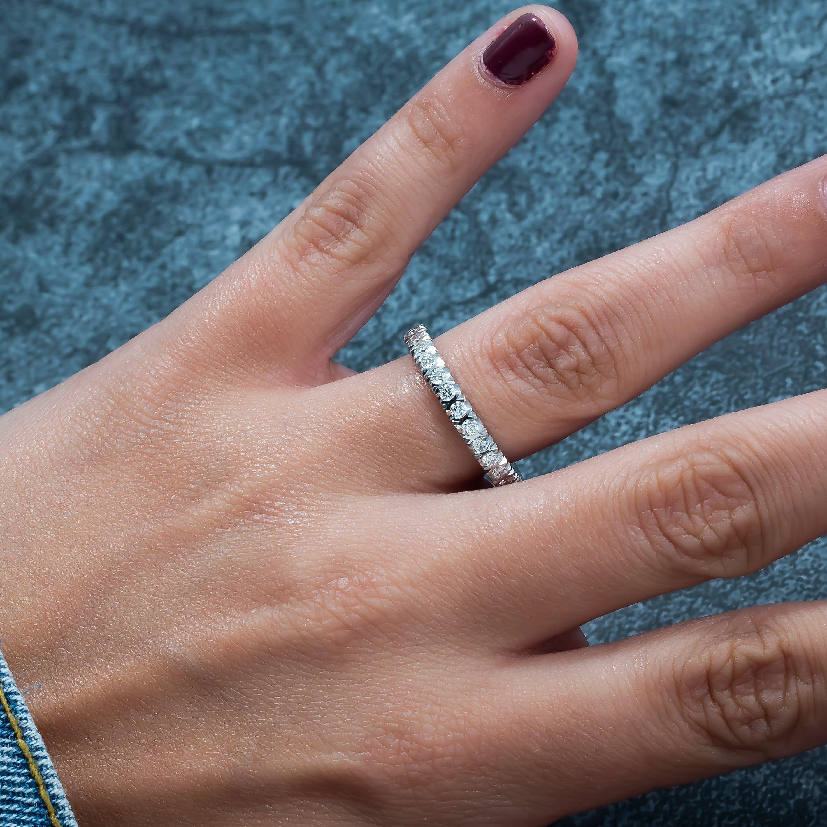 14K GOLD DIAMOND V-PRONG ETERNITY BAND 1.00 CT