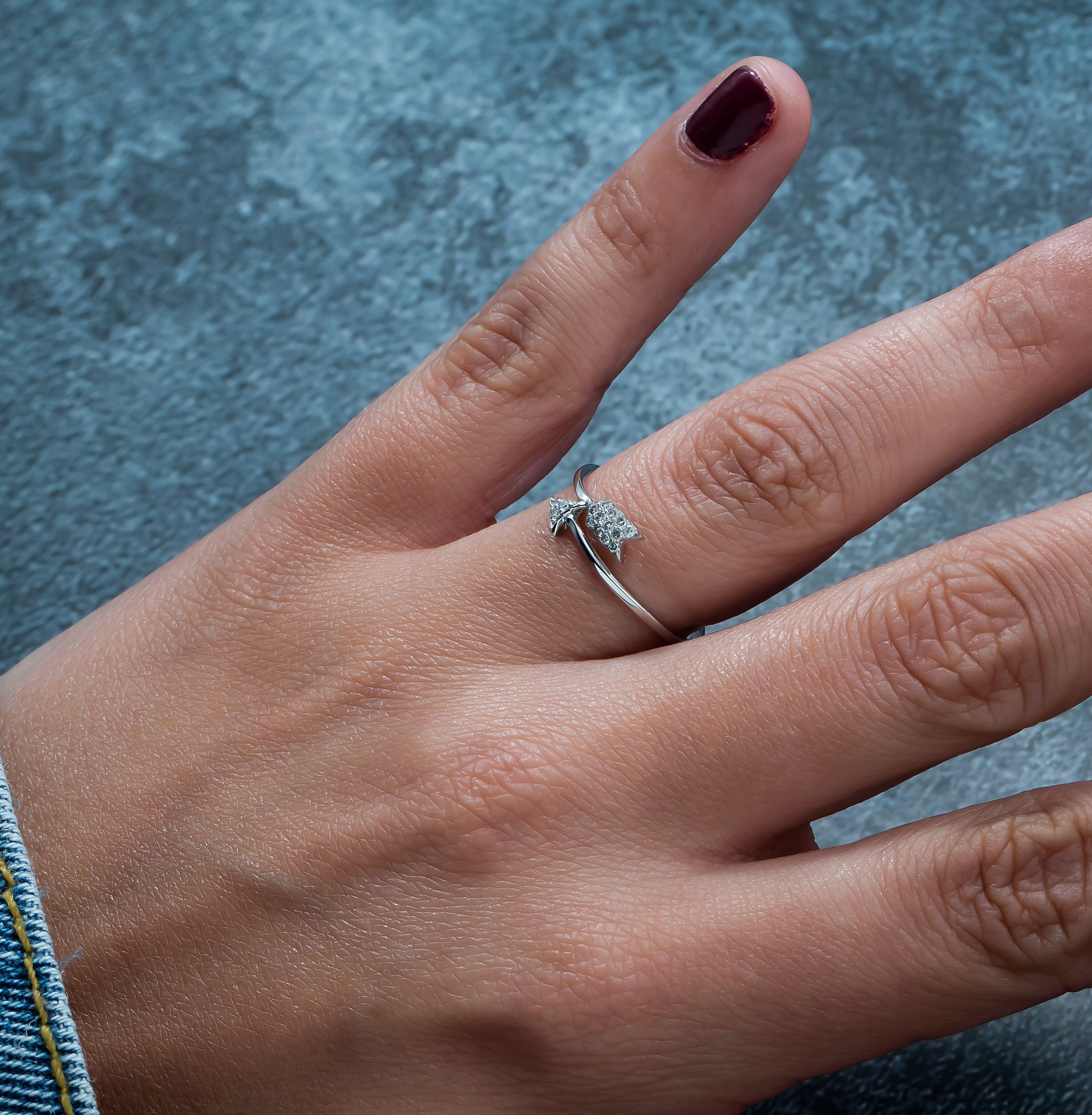 14K GOLD DIAMOND ARROW RING 0.10 CT