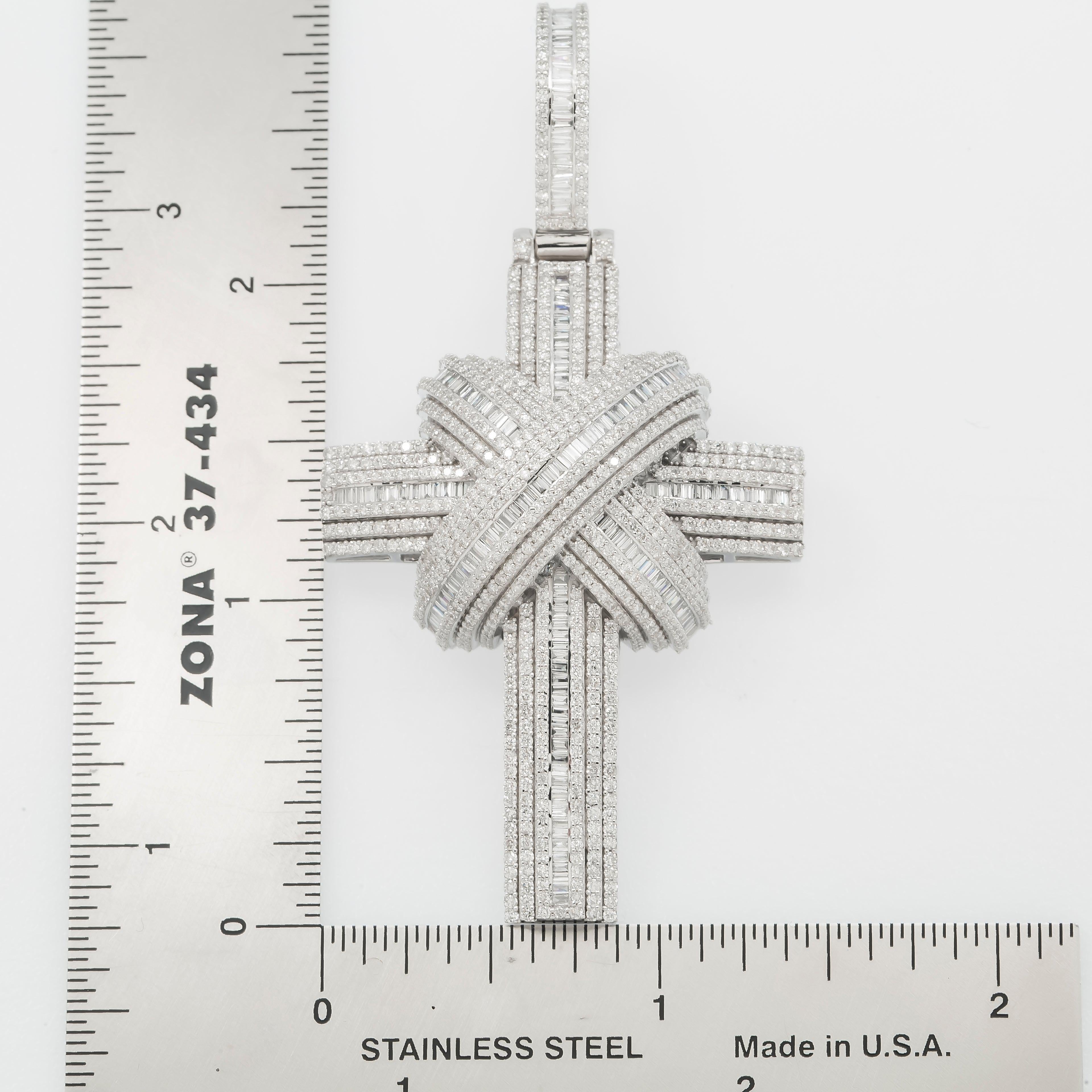 10K GOLD BAGUETTE AND ROUND DIAMOND CROSS PENDANT 4.43 CT