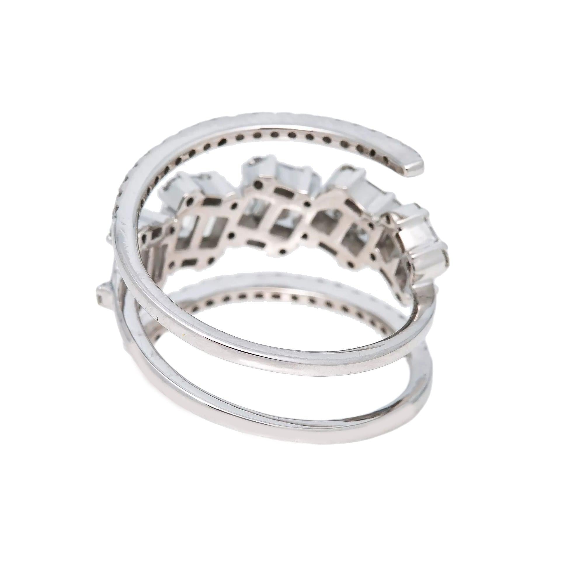 18K WHITE GOLD LADIES RING WITH 1.79 CT BAGUETTE AND ROUND DIAMONDS DIAMONDS