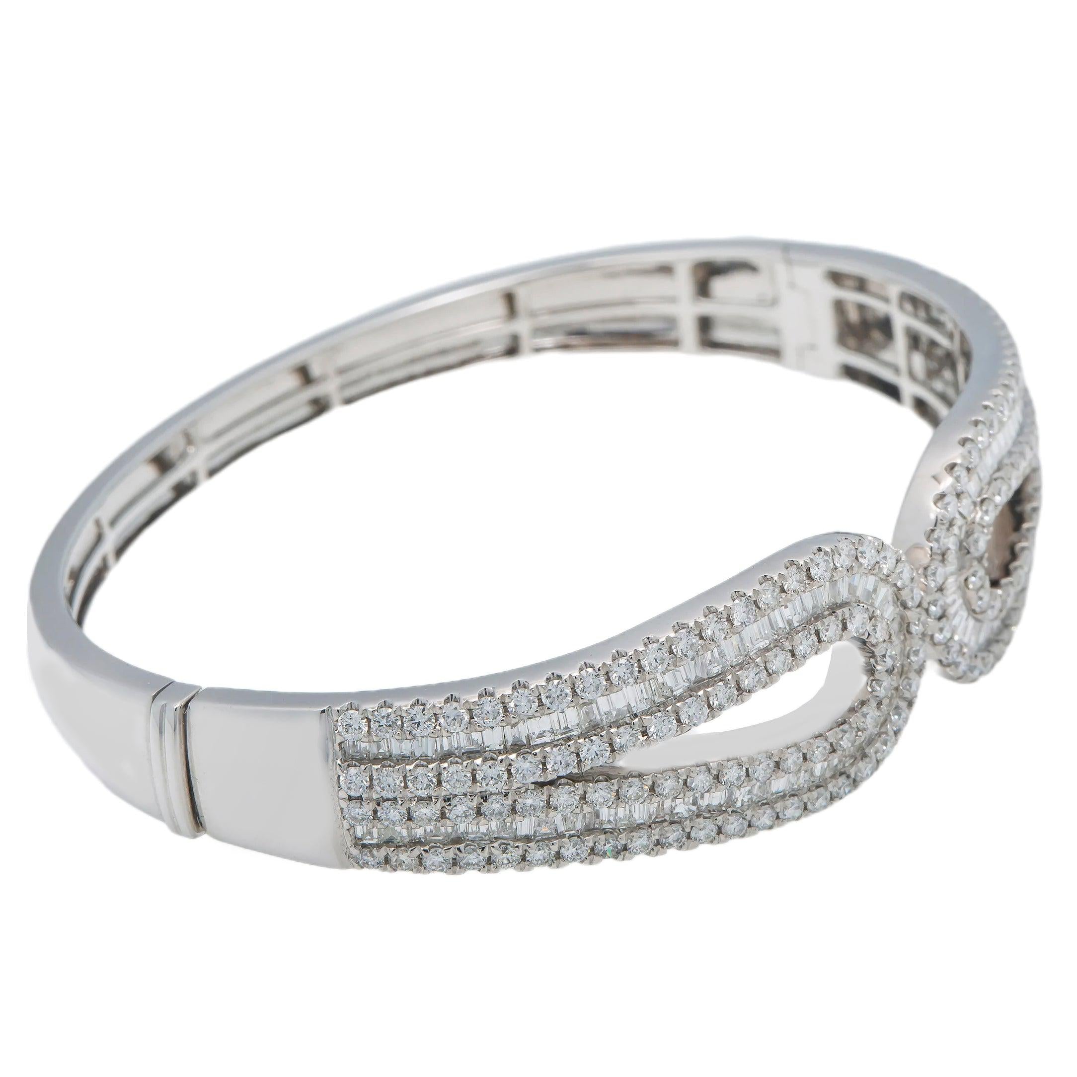 18K GOLD BANGLE BRACELET 4.52 CT DIAMONDS