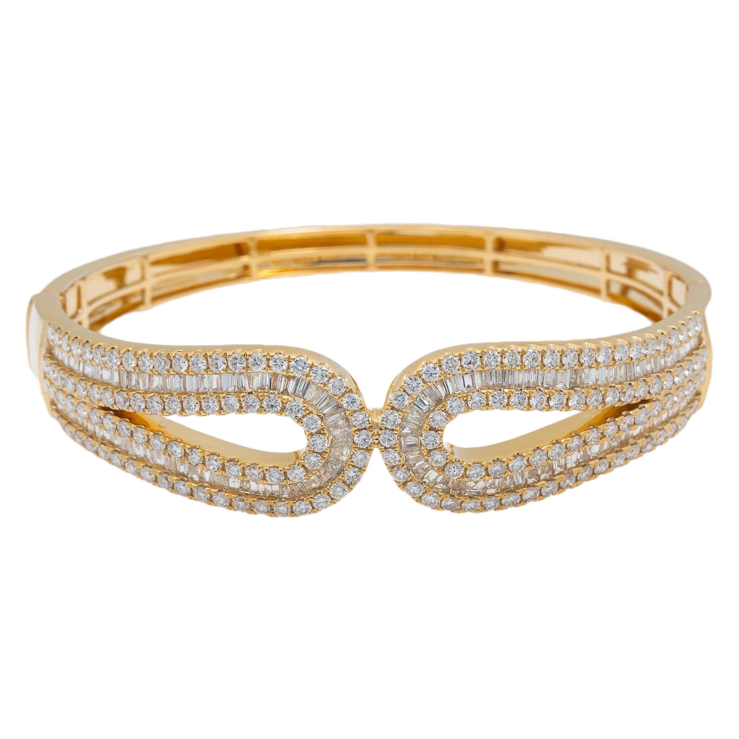 18K GOLD BANGLE BRACELET 4.52 CT DIAMONDS