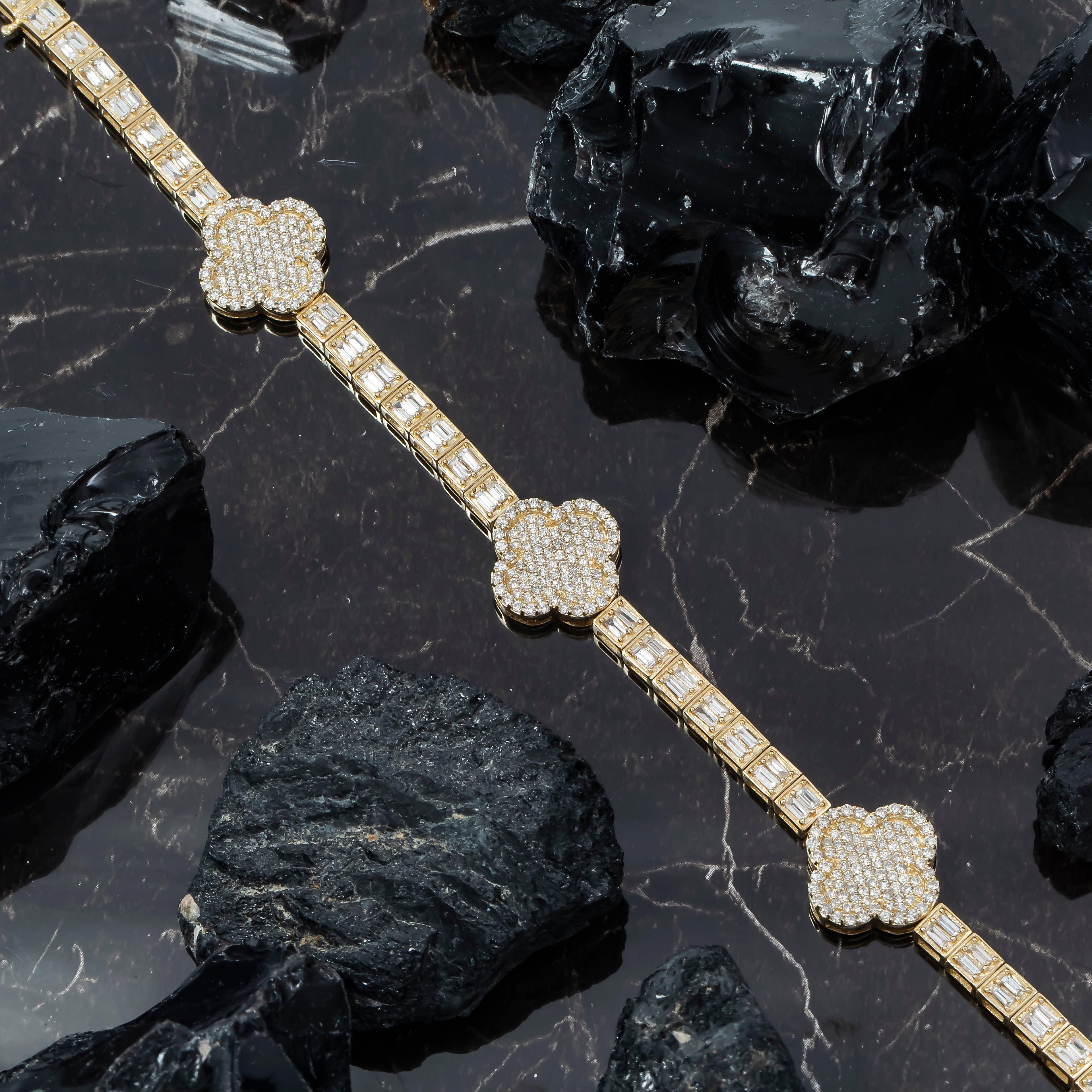 10K GOLD TWO TONE ROUND AND BAGUETTE DIAMONDS CLOVER BRACELET 3.50 CT