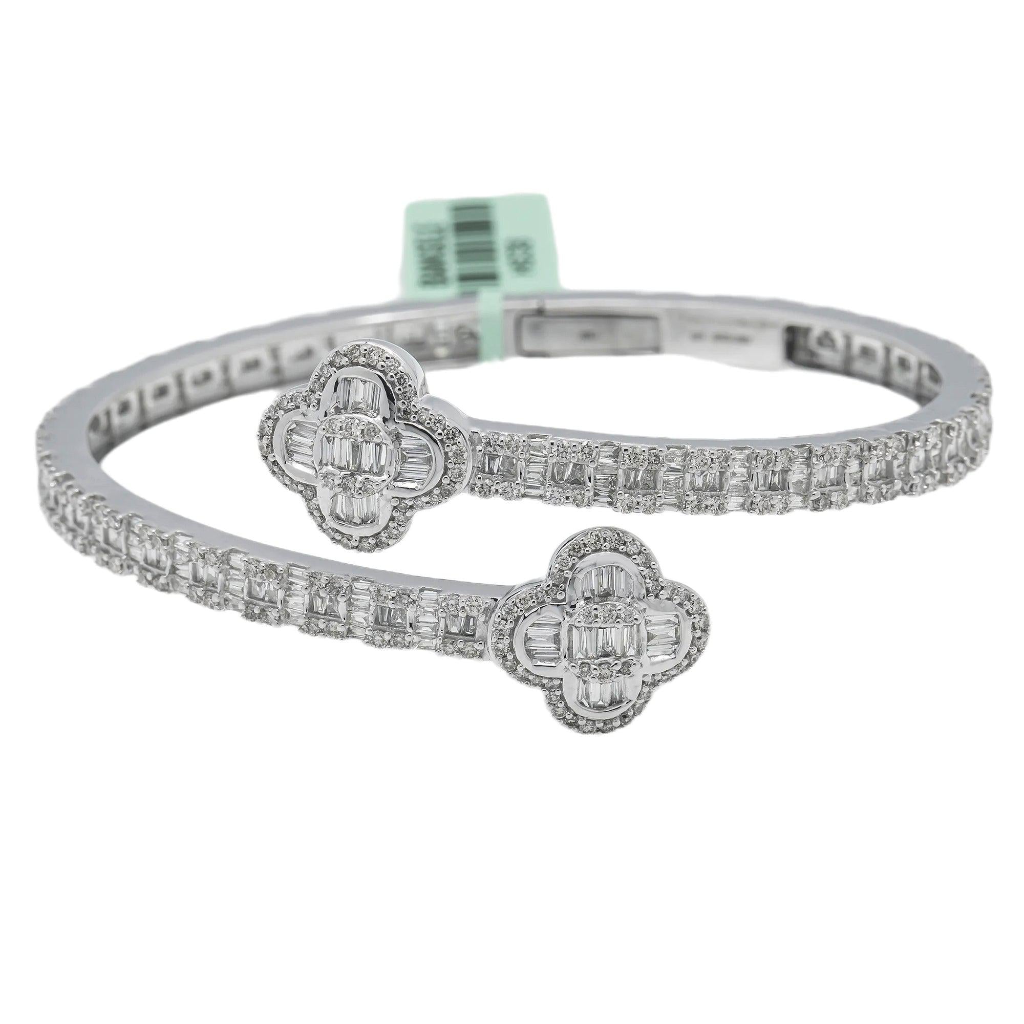 10K GOLD BAGUETTE AND ROUND DIAMONDS CLOVER BANGLE BRACELET 4.25 CT