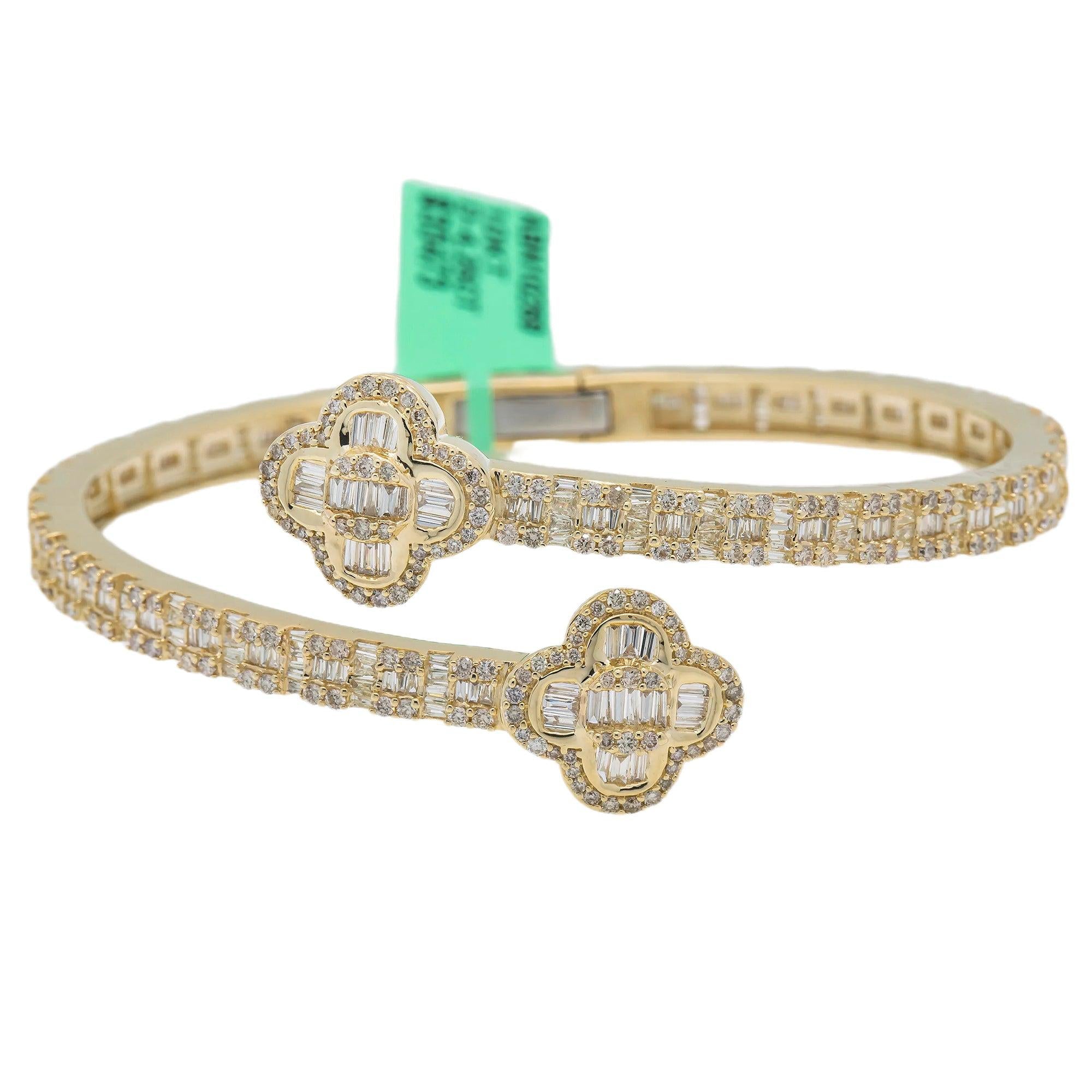 10K GOLD BAGUETTE AND ROUND DIAMONDS CLOVER BANGLE BRACELET 4.25 CT