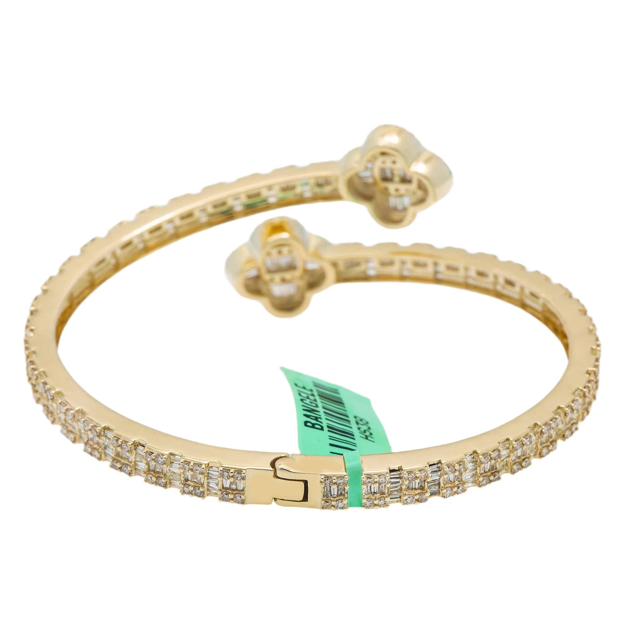 10K GOLD BAGUETTE AND ROUND DIAMONDS CLOVER BANGLE BRACELET 4.25 CT