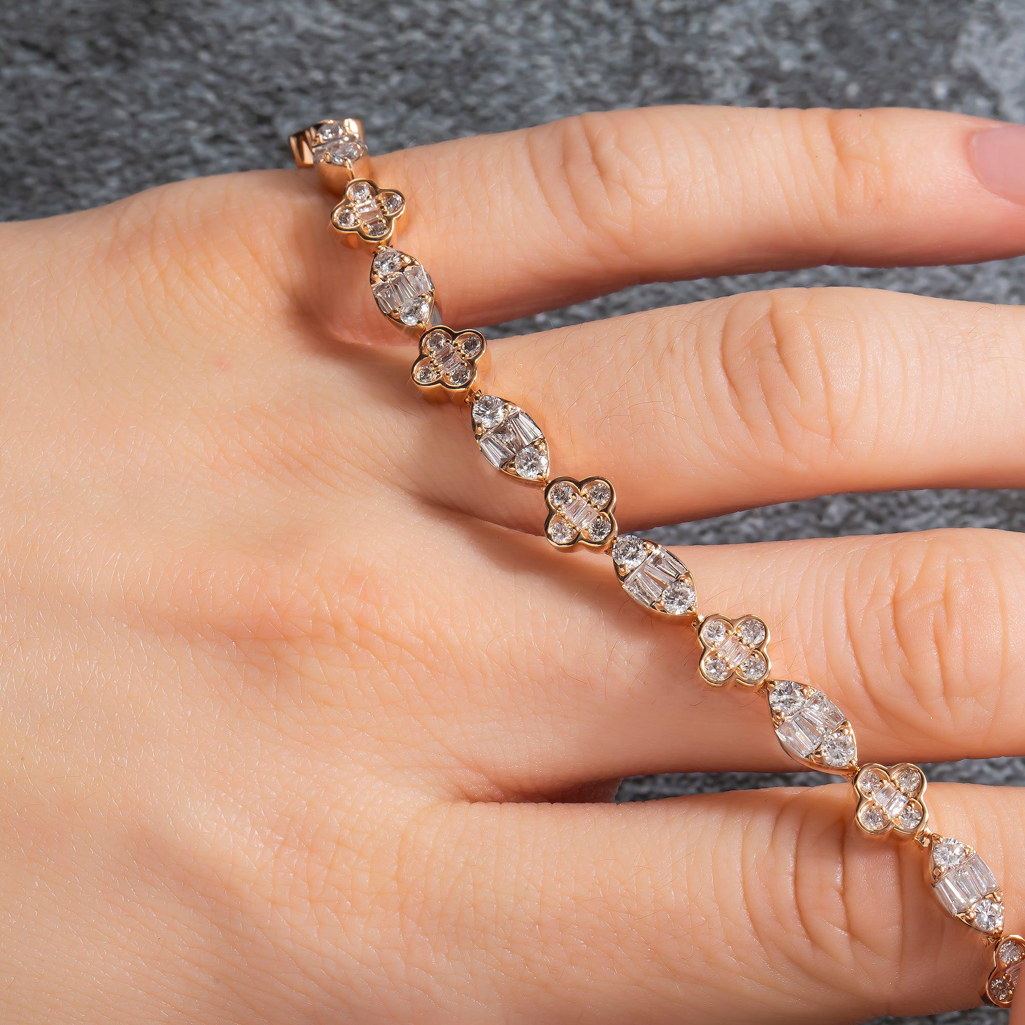 14K GOLD BAGUETTE AND ROUND DIAMONDS SMALL CLOVER BRACELET 4.00 CT