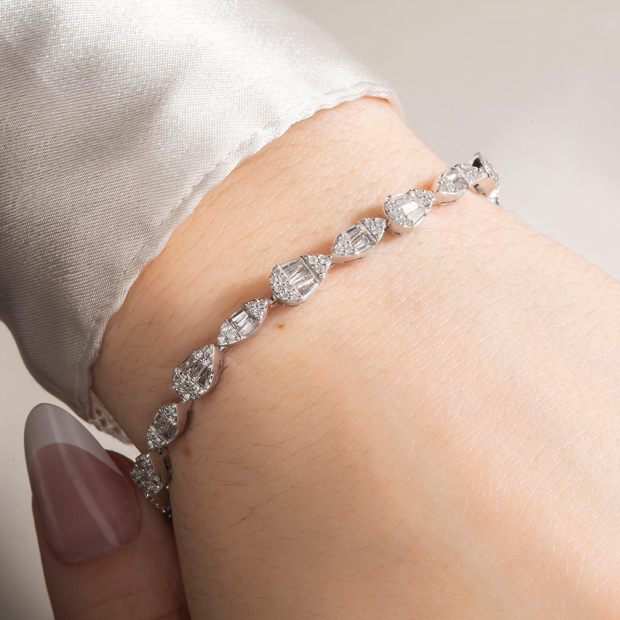 14K GOLD BAGUETTE AND ROUND DIAMONDS BRACELET 3.00 CT