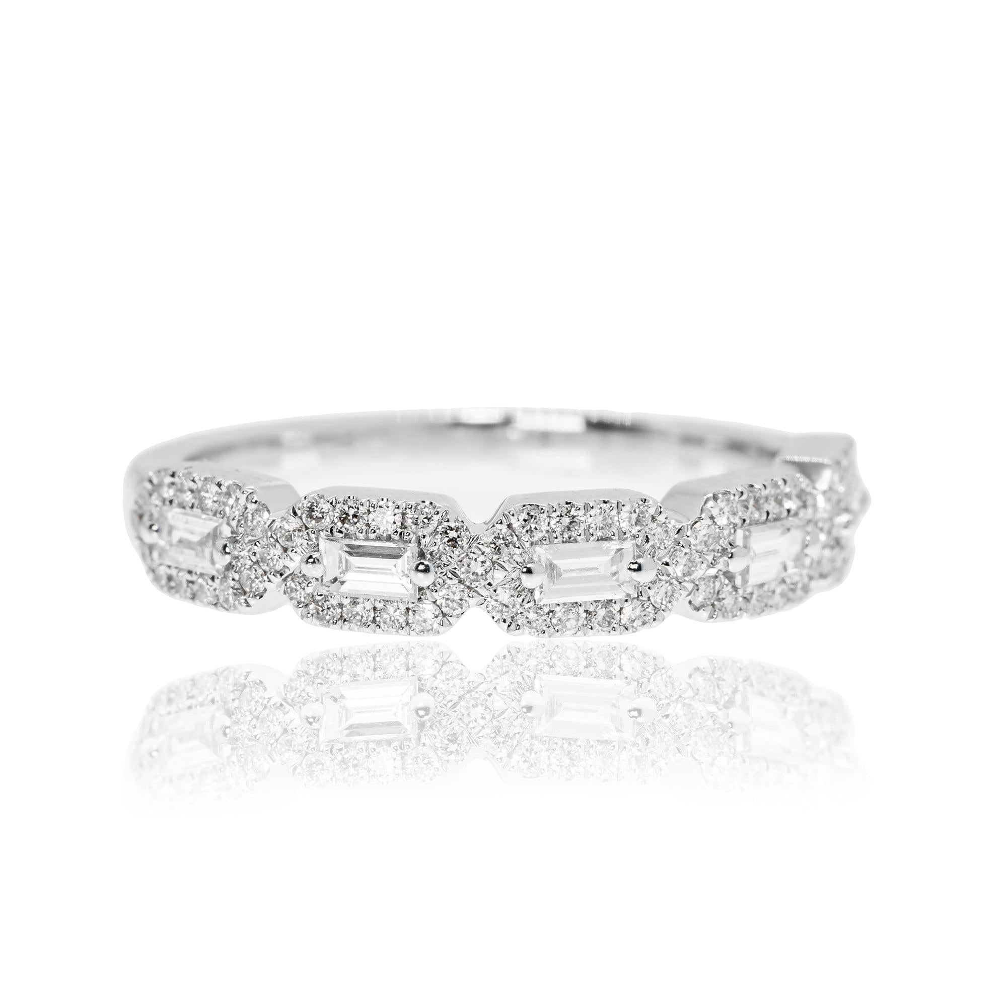 18K White Gold Ladies Ring with 0.22 CT Diamonds