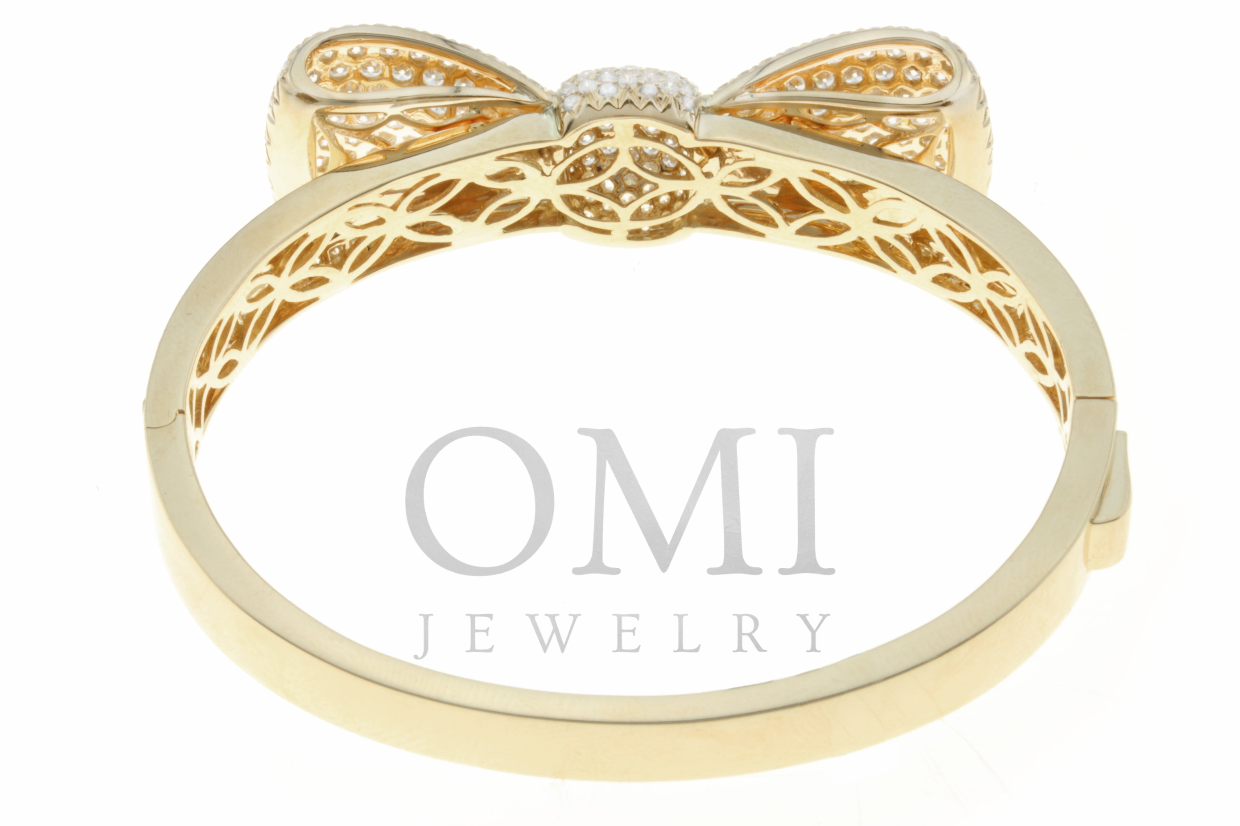18K Yellow Gold Diamond Bow Design Bangle With Round Cut Diamonds 8.22CT