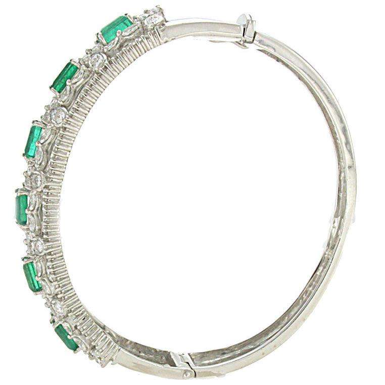 18K White Gold Bangle Diamonds 3.94 CT And Green Emerald Gemstone 8.50 CTW