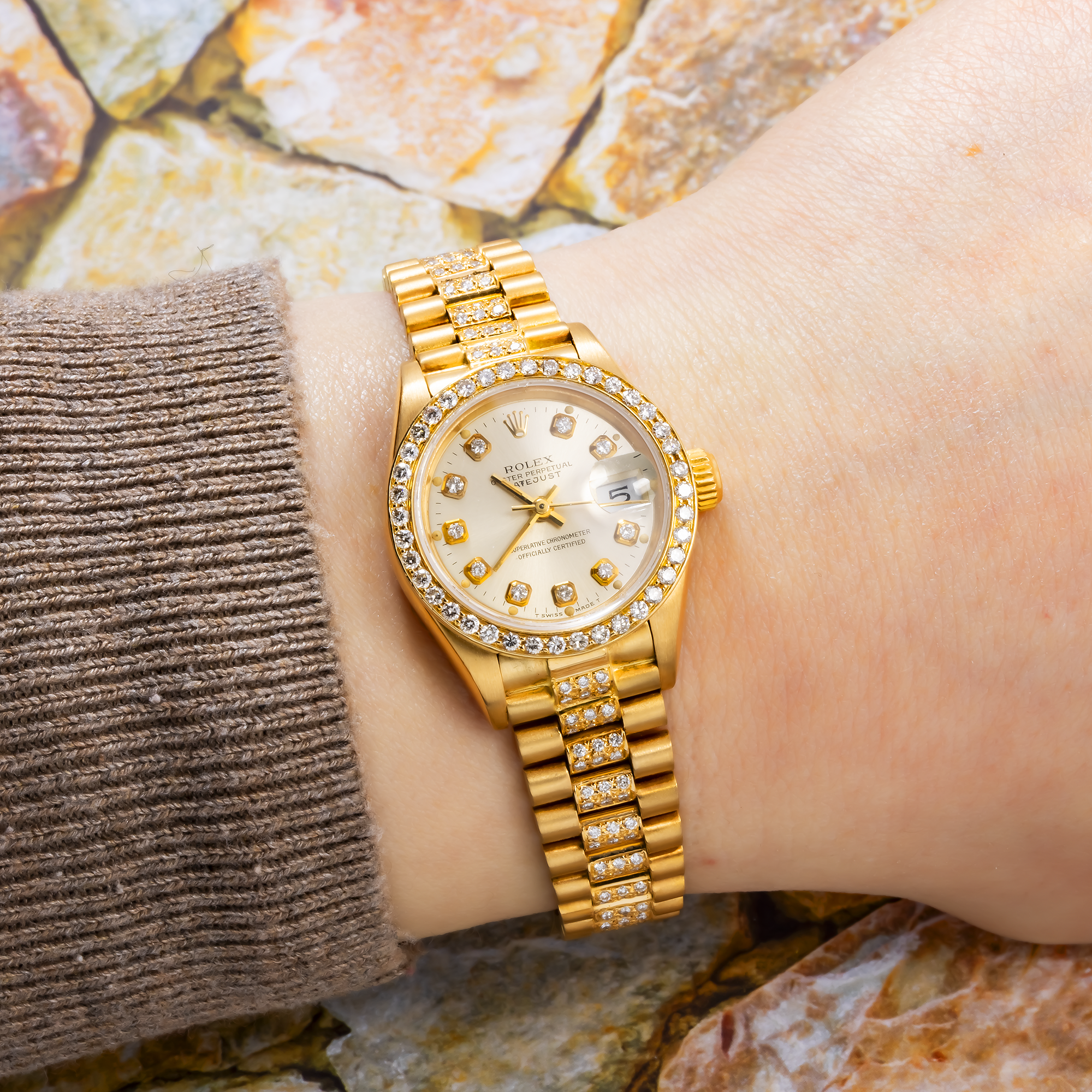 ROLEX LADY-DATEJUST DIAMOND WATCH, 69178 26MM, SILVER DIAMOND DIAL WITH PRESIDENT YELLOW GOLD SEMI DIAMOND JUBILEE BRACELET
