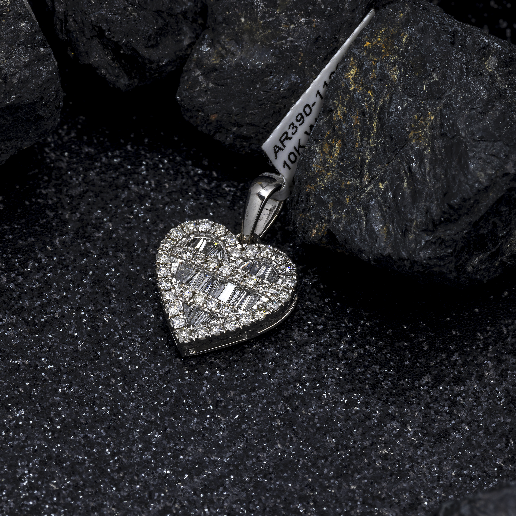 10K GOLD BAGUETTE AND ROUND DIAMOND HEART PENDANT 0.66 CT