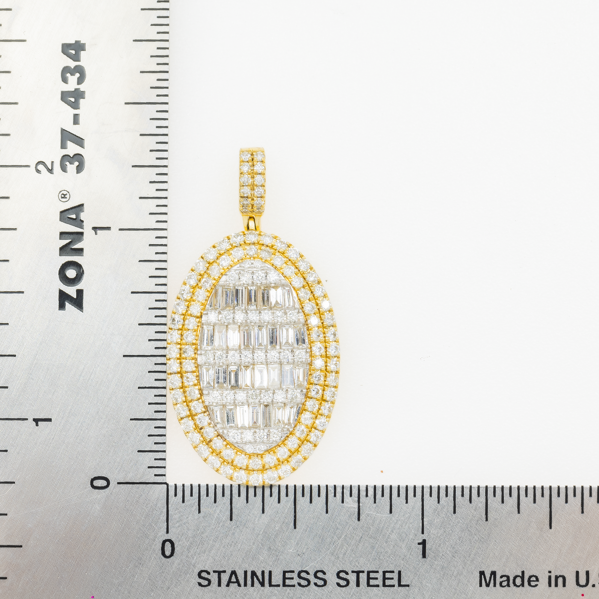 10K GOLD BAGUETTE AND ROUND DIAMOND OVAL PENDANT 2.20 CT