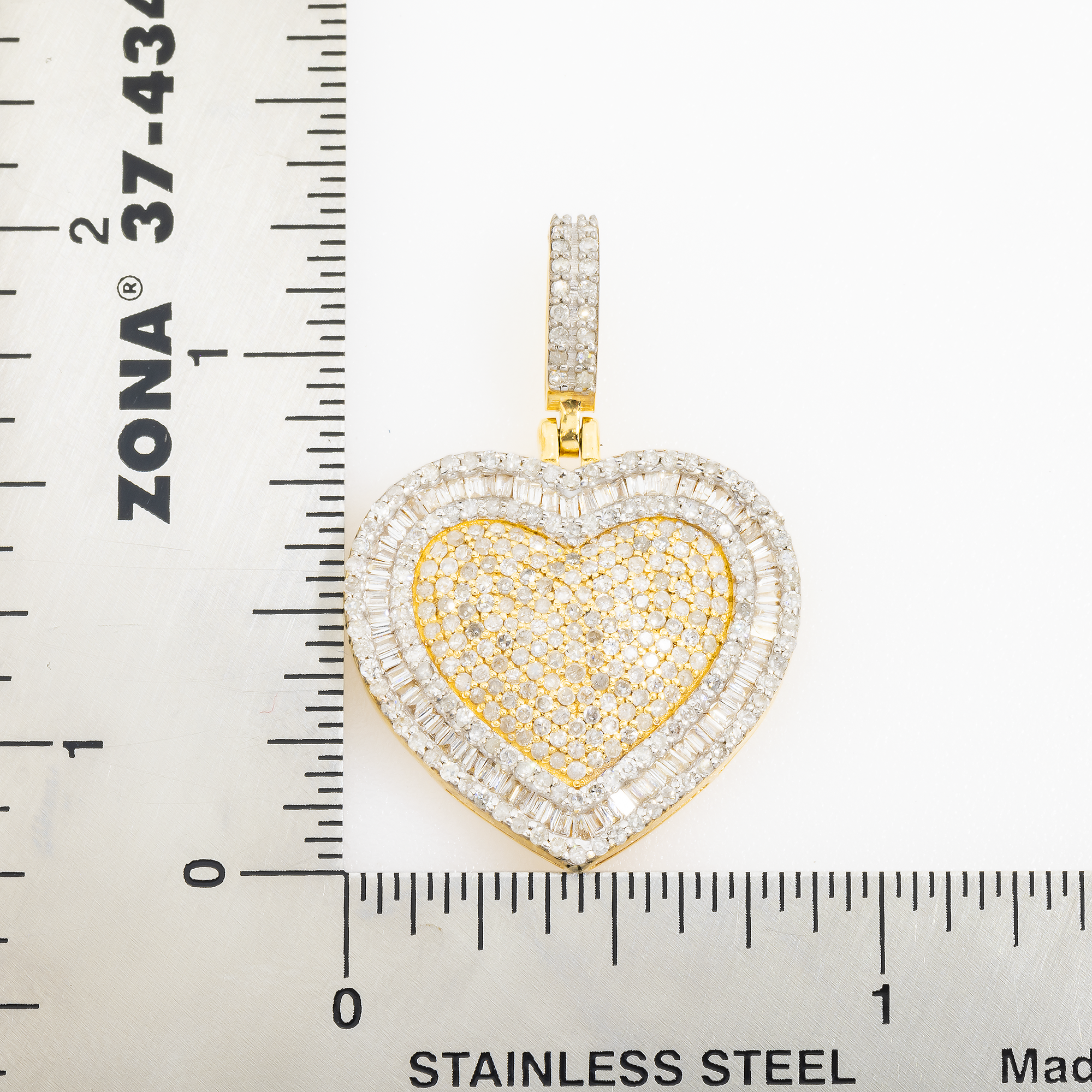 14K GOLD BAGUETTE AND ROUND DIAMOND HEART PENDANT 2.10 CT