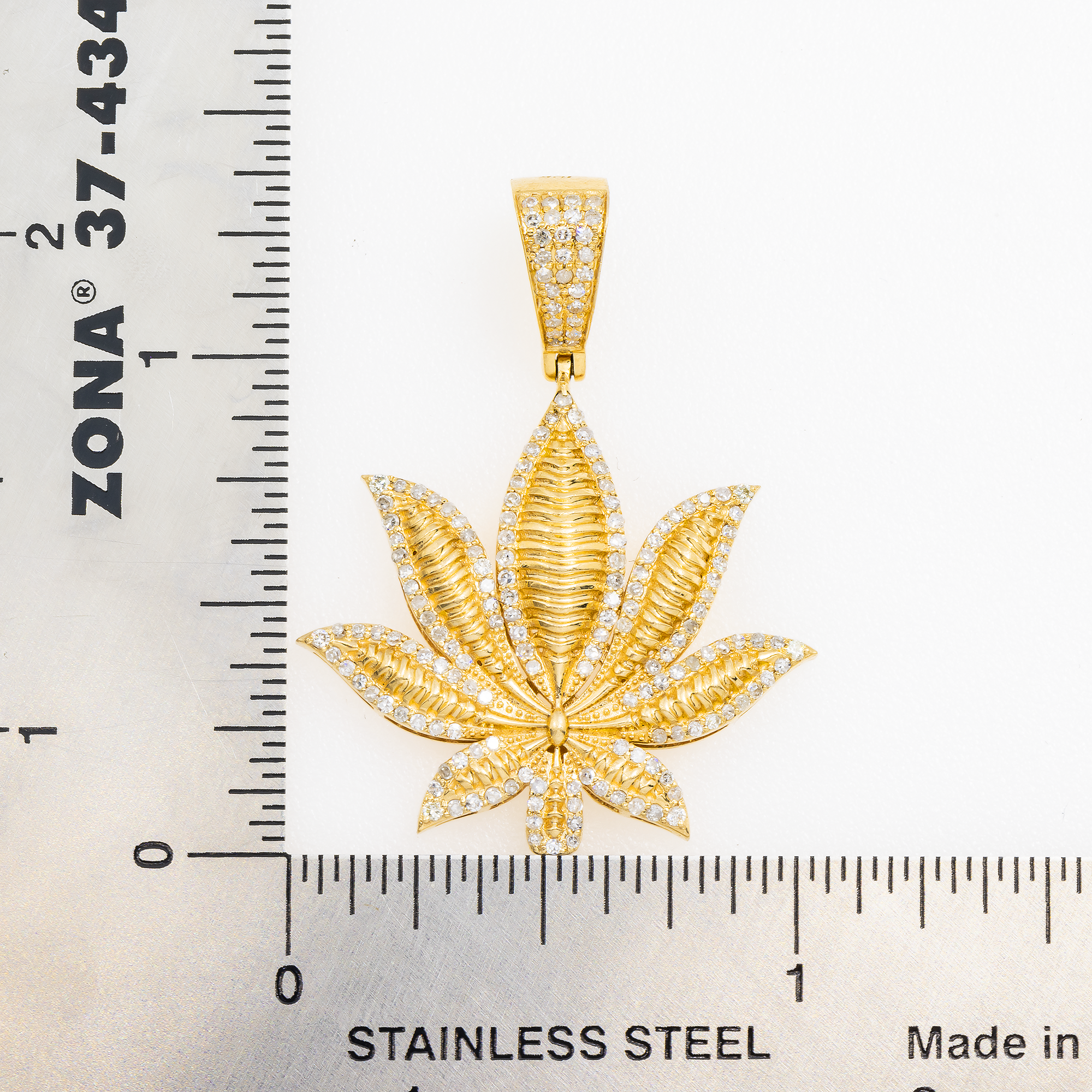 14K GOLD DIAMOND CANNABIS LEAF PENDANT 0.68 CT