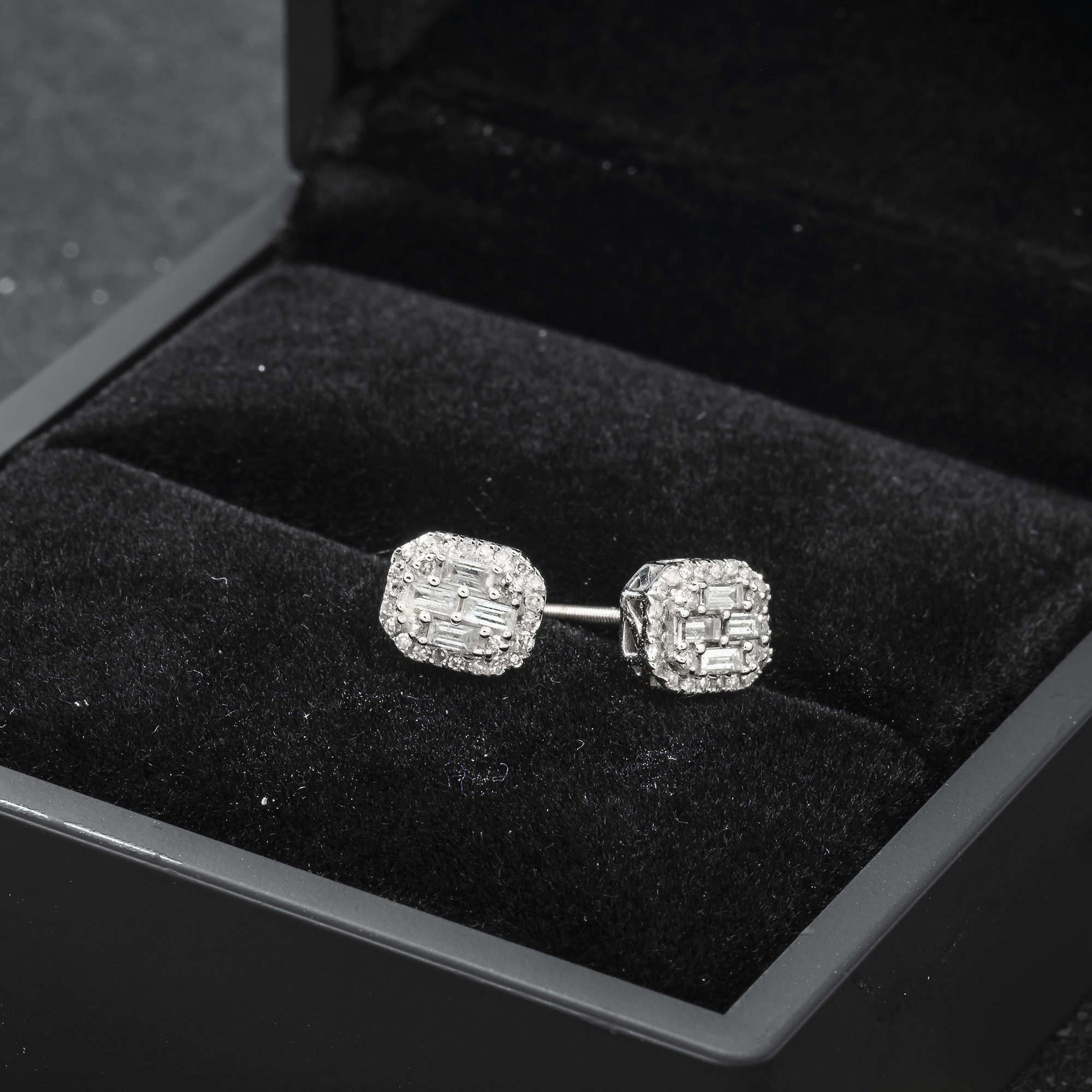 14K GOLD BAGUETTE AND ROUND DIAMOND EARRINGS 0.45 CTW