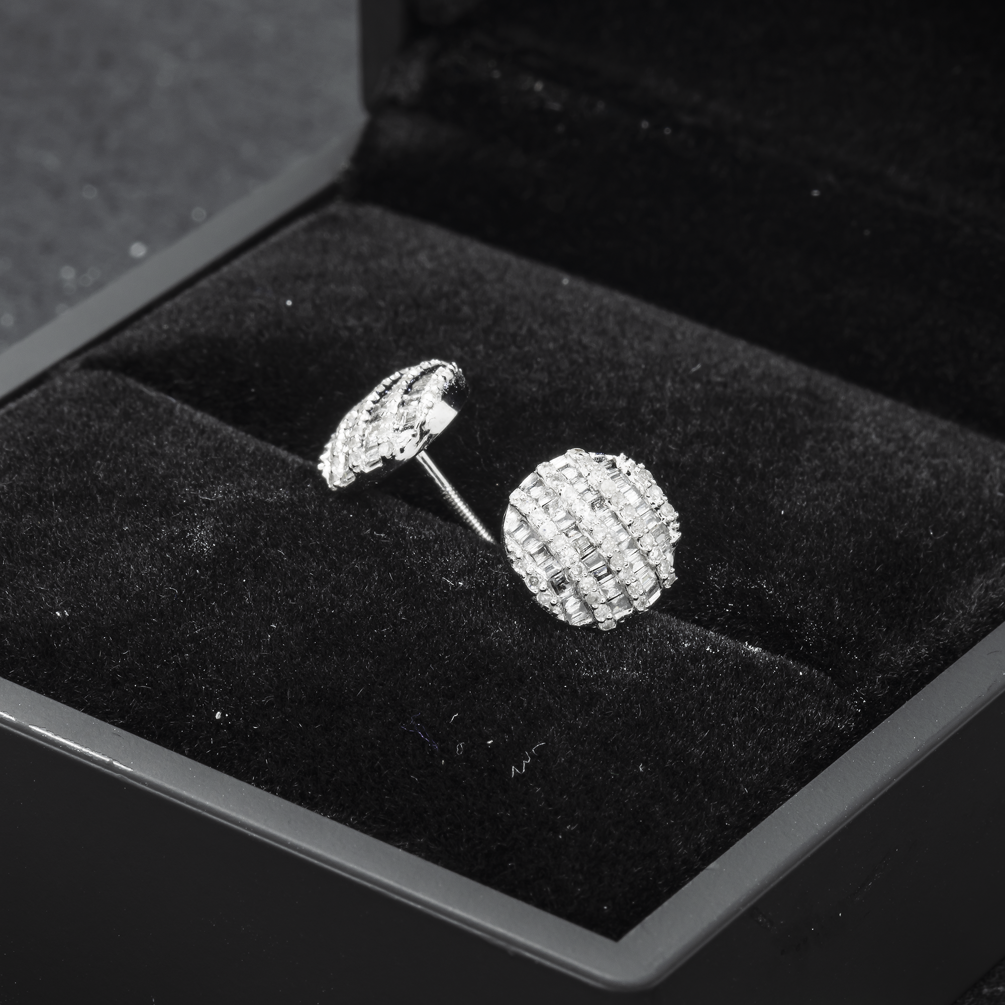 14K GOLD BAGUETTE AND ROUND DIAMOND CIRCLE SHAPE EARRINGS 0.59 CTW