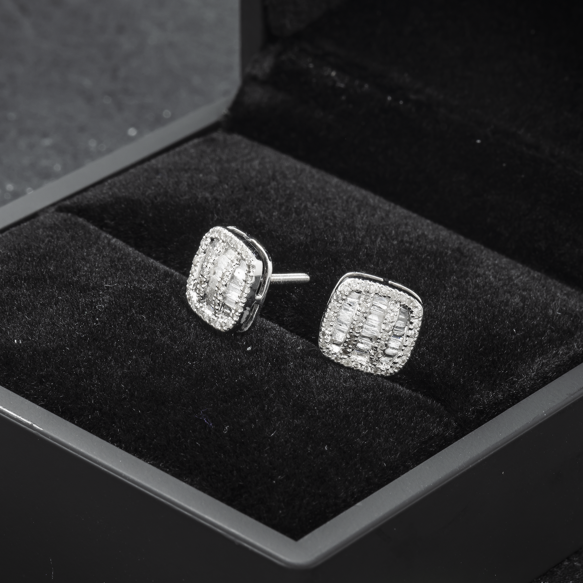 14K GOLD BAGUETTE AND ROUND DIAMOND CLUSTER EARRINGS 0.59 CTW