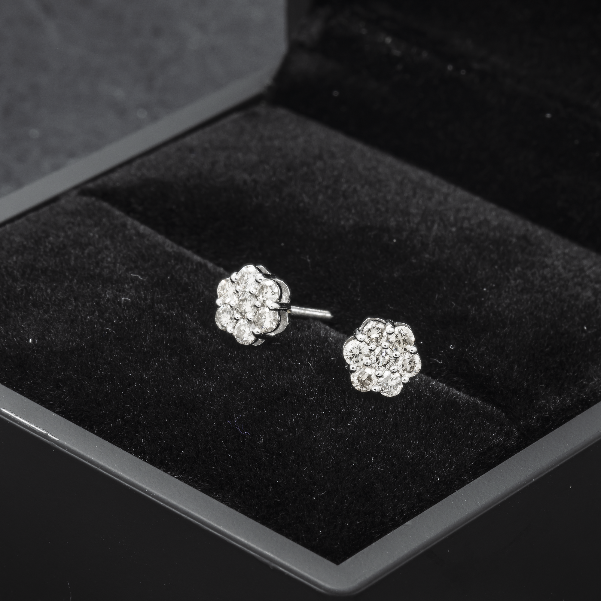 14K GOLD DIAMOND CLUSTER FLOWER SHAPE EARRINGS 0.60 CTW