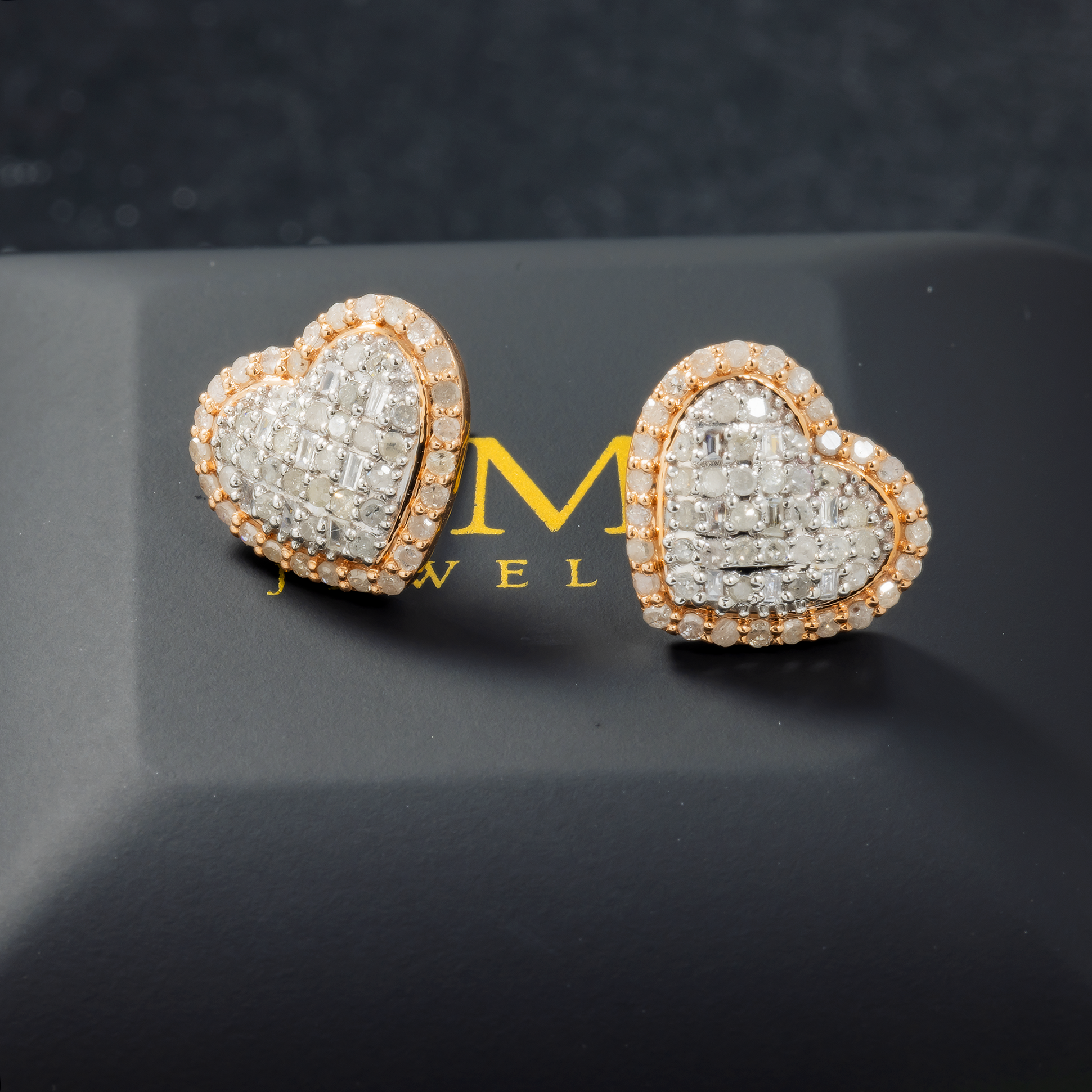 14K GOLD BAGUETTE AND ROUND DIAMOND HEART EARRINGS 0.92 CTW