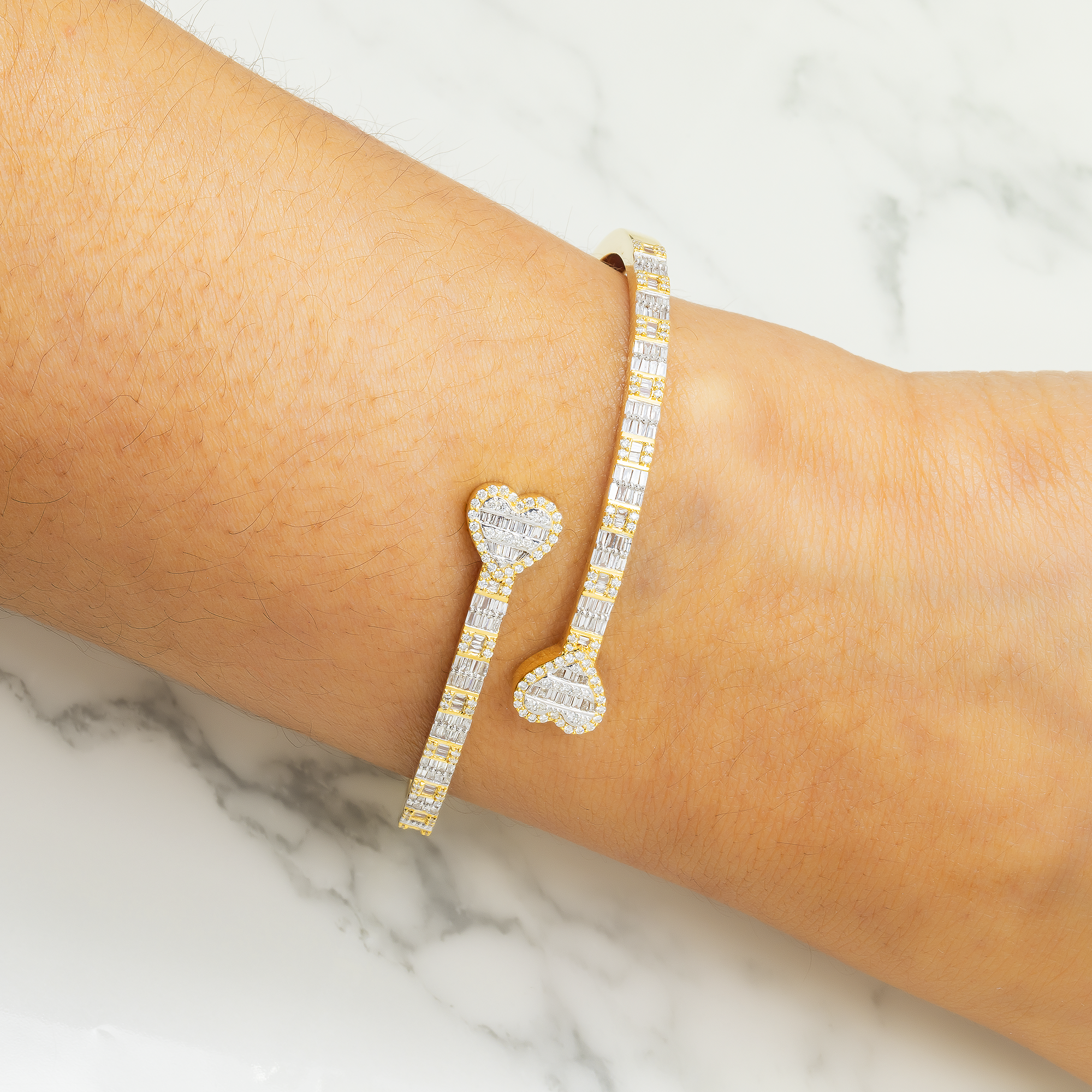 10K GOLD ROUND AND BAGUETTE DIAMOND HEART BYPASS BANGLE 1.39 CT