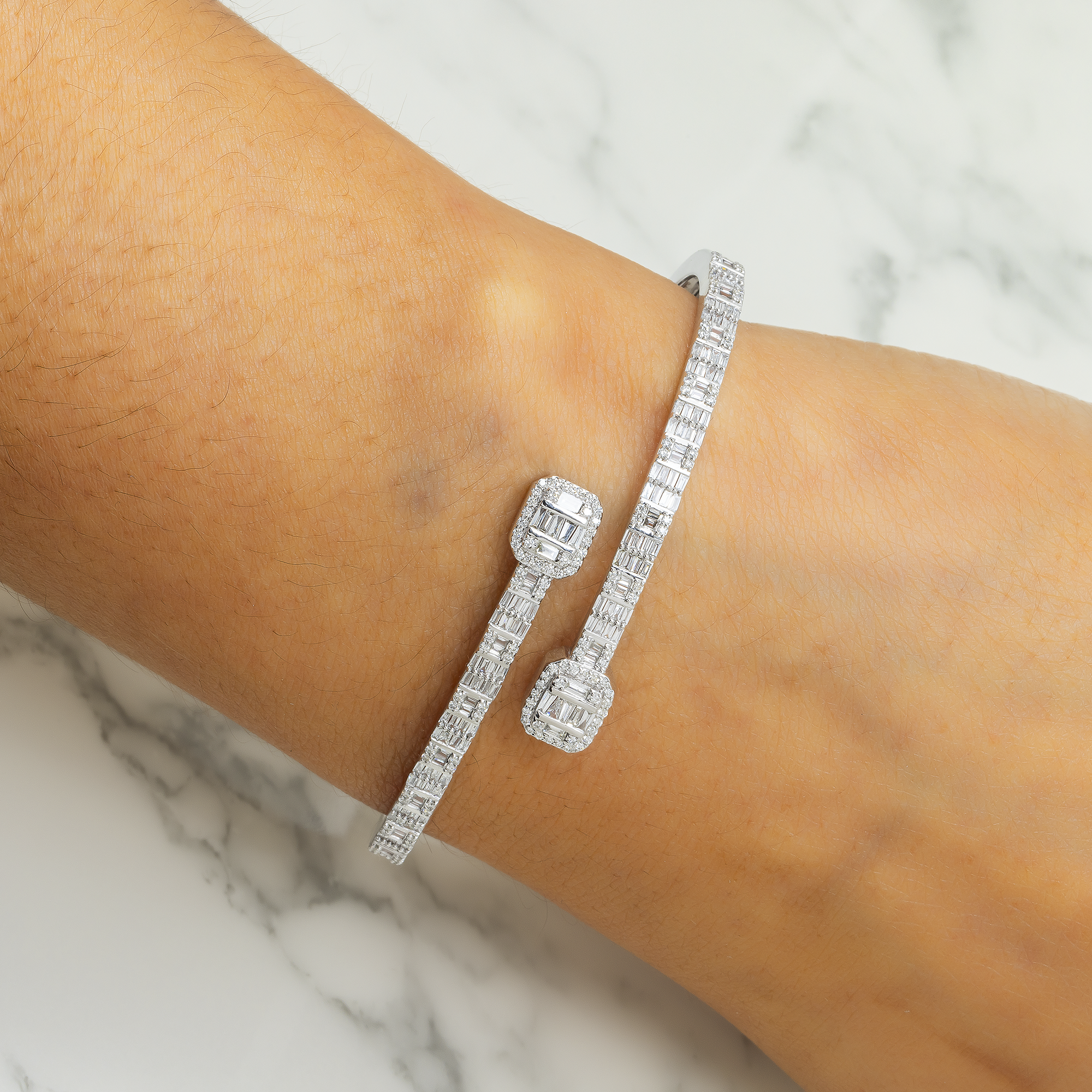 10K GOLD ROUND AND BAGUETTE DIAMOND SQUARE SHAPE BANGLE 1.49 CT