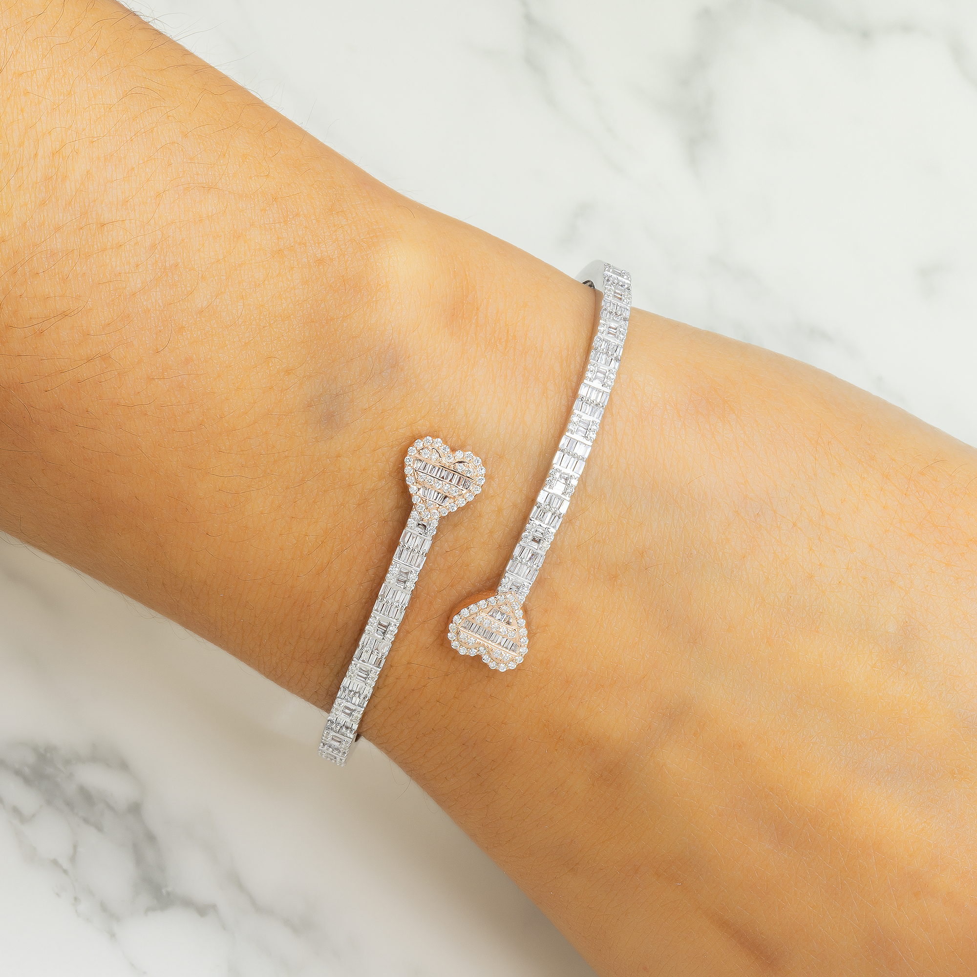 10K GOLD ROUND AND BAGUETTE DIAMOND HEART BYPASS BANGLE 1.39 CT