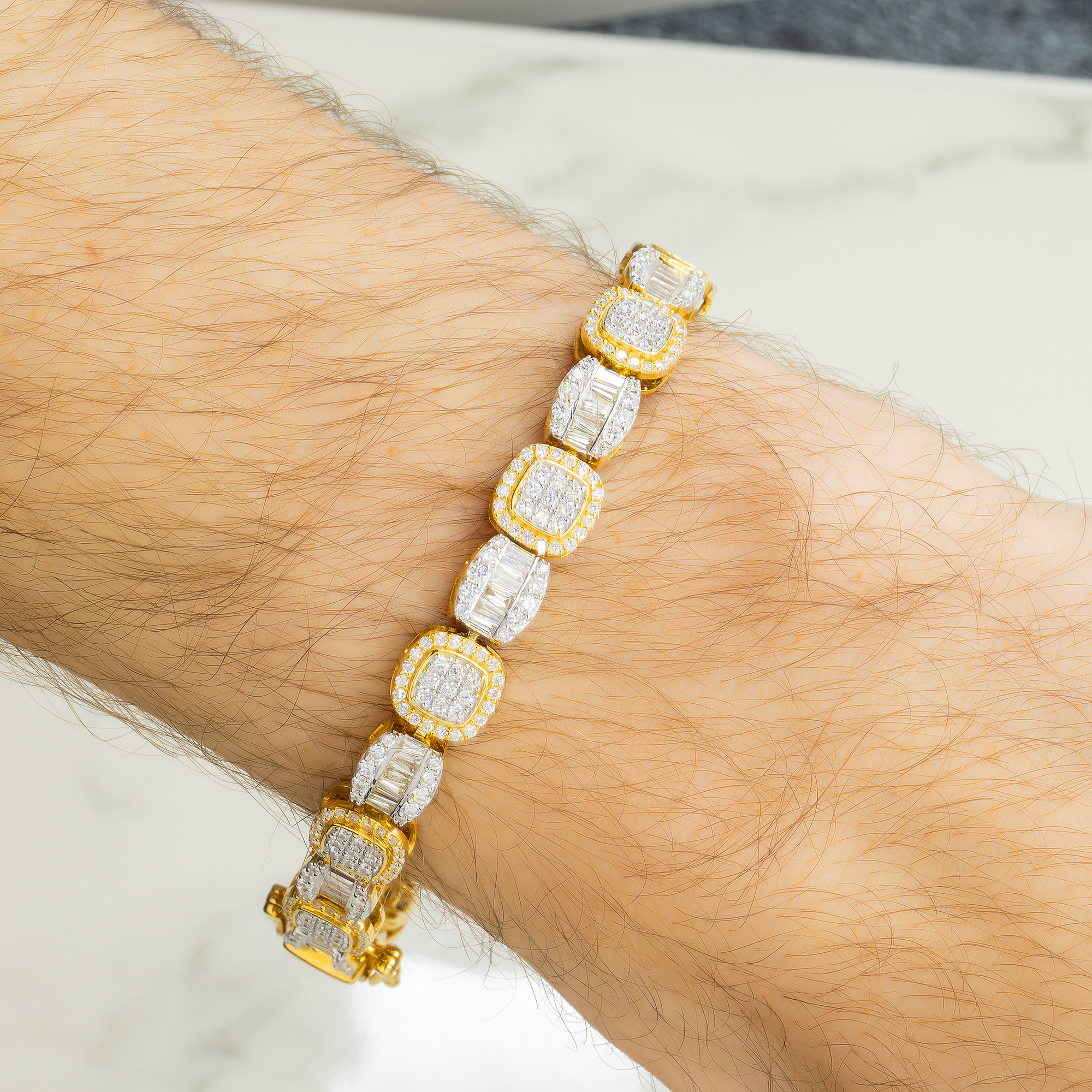 10K GOLD BAGUETTE AND ROUND DIAMONDS BRACELET 6.80 CT
