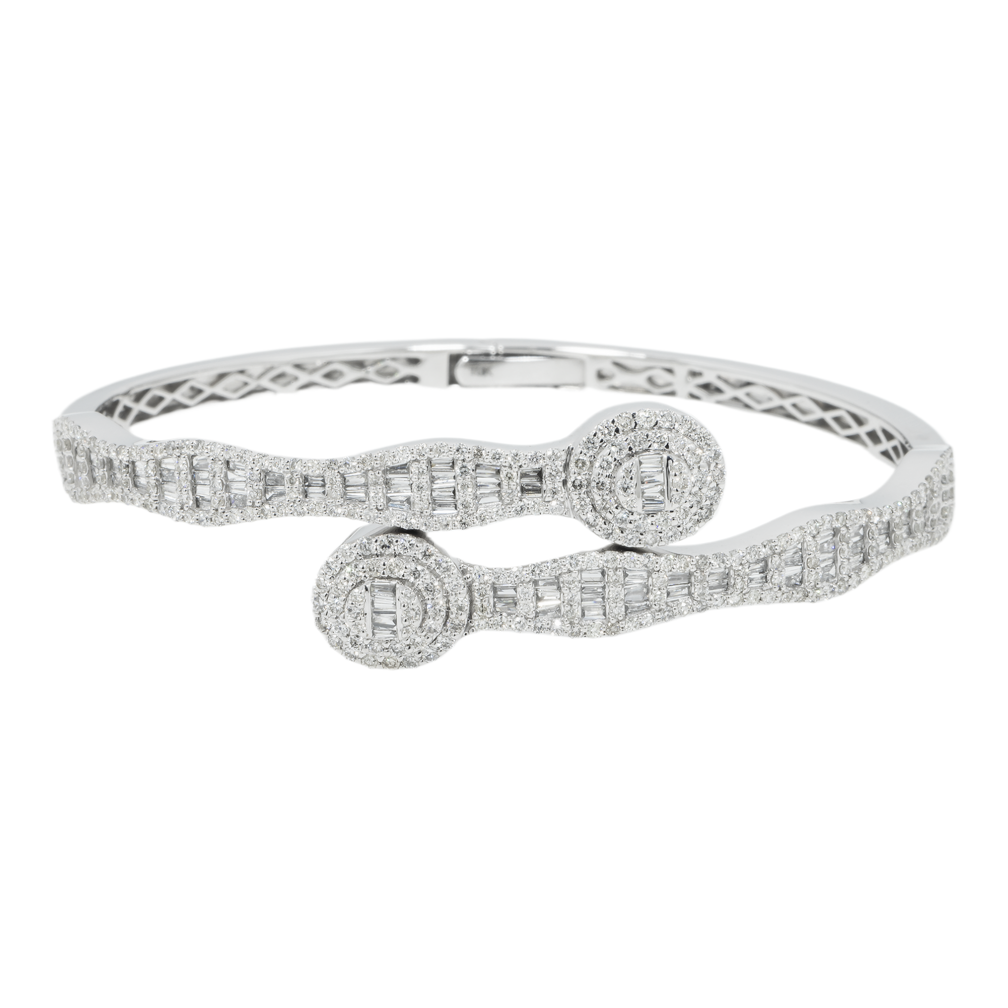 10K GOLD ROUND AND BAGUETTE DIAMOND OVAL BYPASS BANGLE 2.75 CT