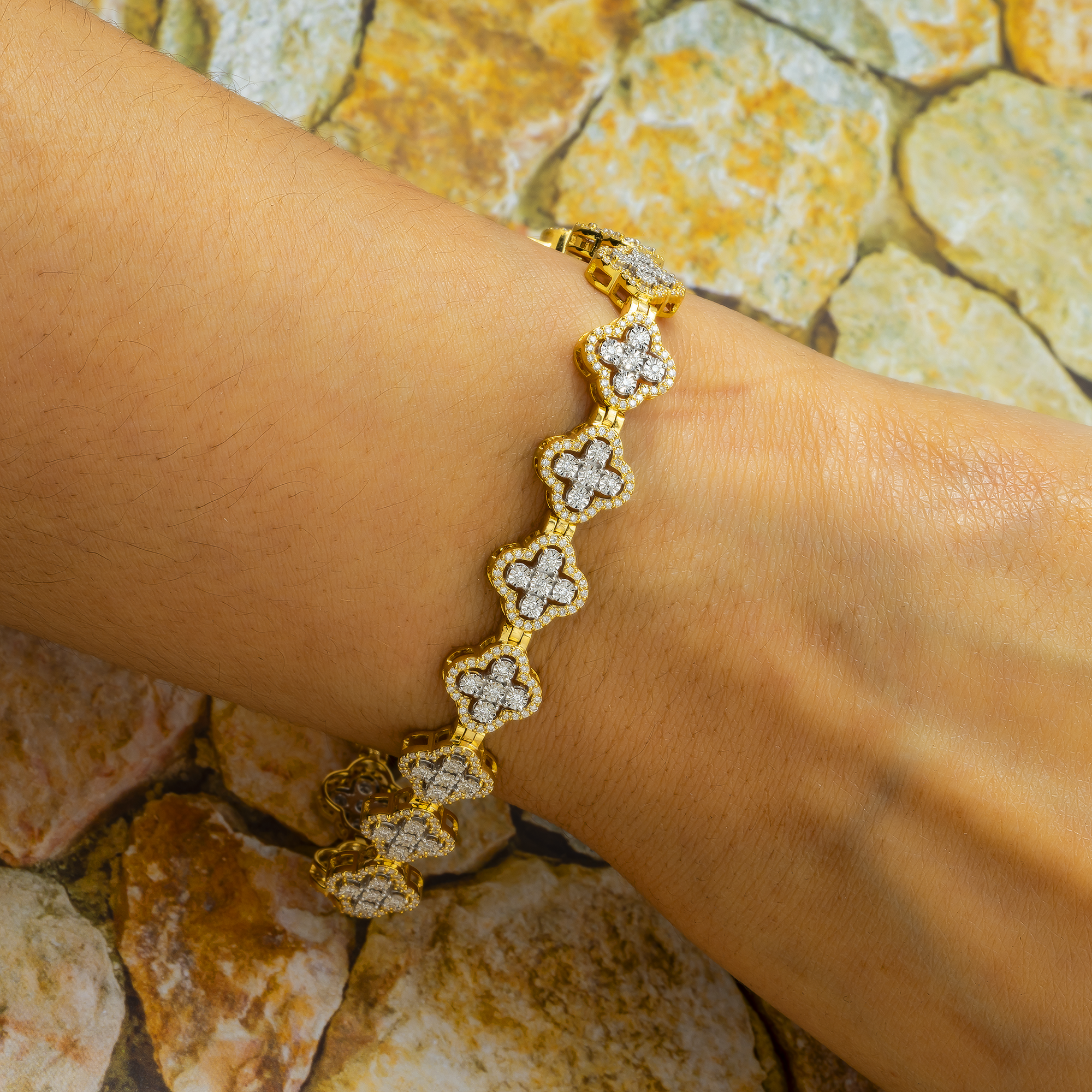 14K GOLD CLOVER BRACELET 1.86 CT