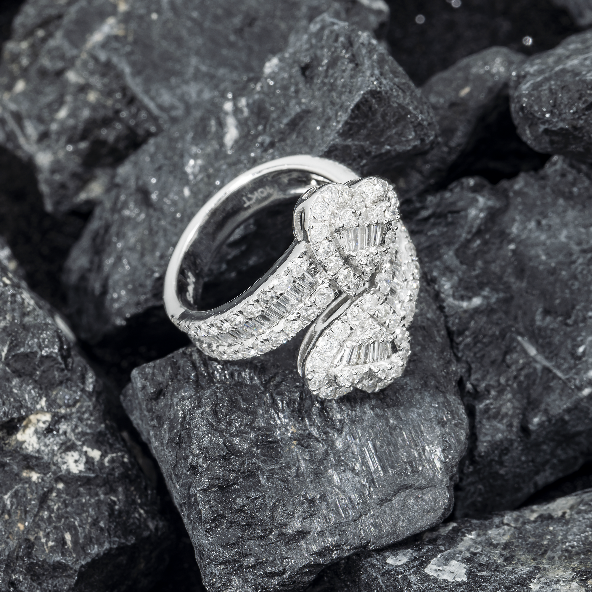 10K GOLD ROUND AND BAGUETTE DIAMOND HEART BYPASS RING 2.00 CT