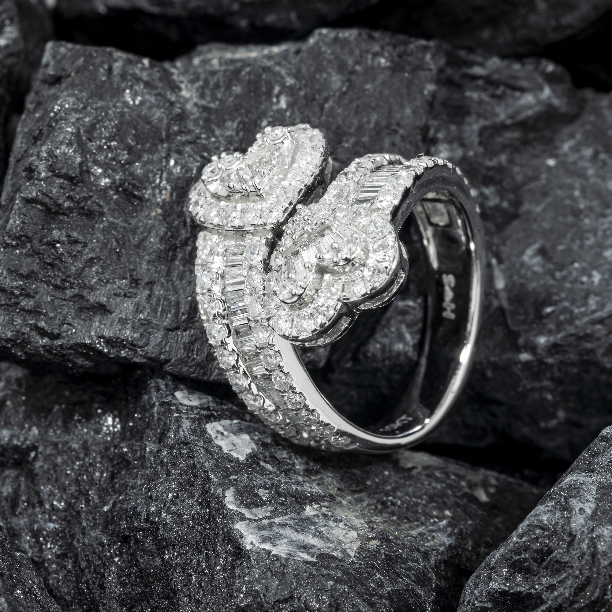 10K GOLD ROUND AND BAGUETTE DIAMOND HEART BYPASS RING 2.00 CT