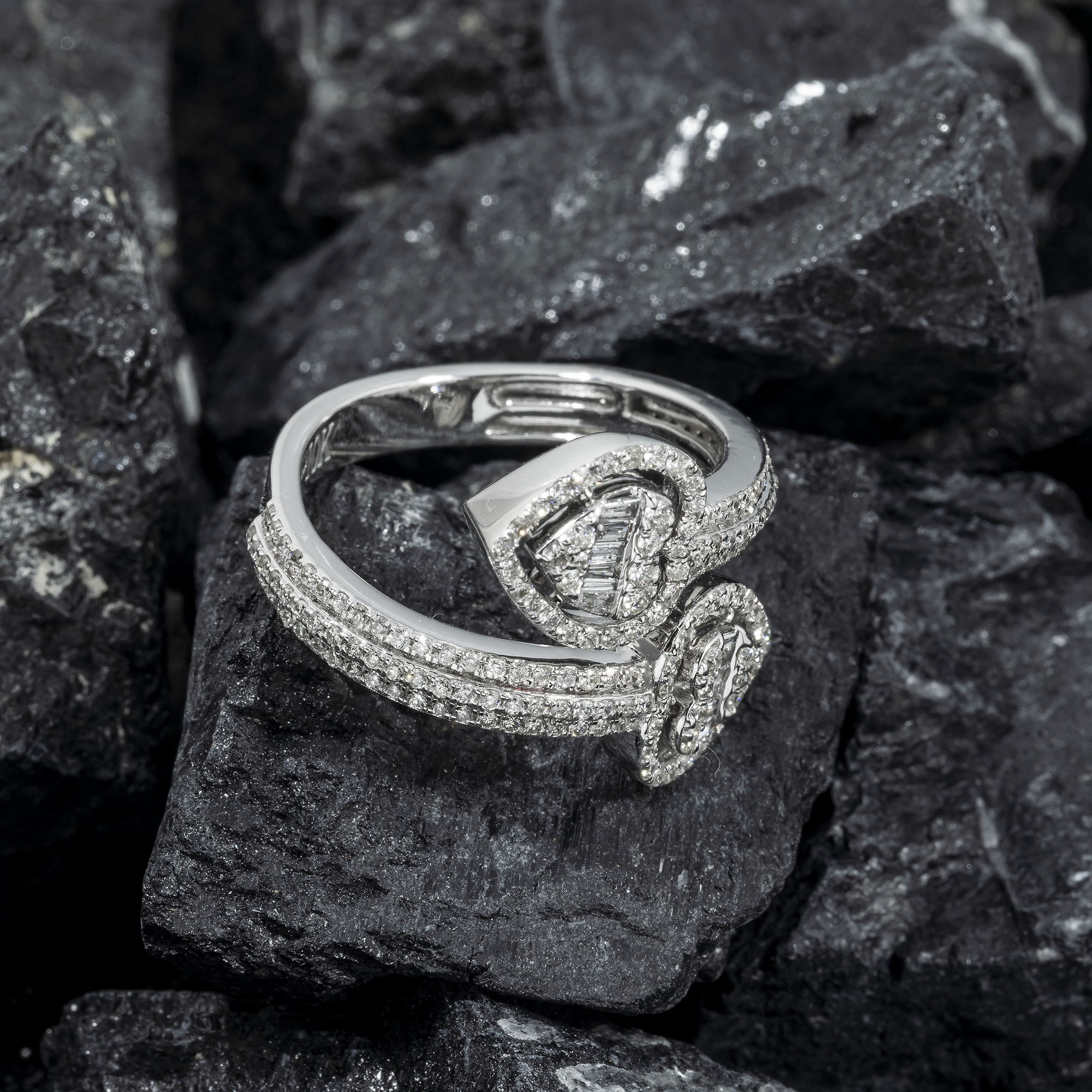 10K GOLD ROUND AND BAGUETTE DIAMOND HEART BYPASS RING 1.00 CT