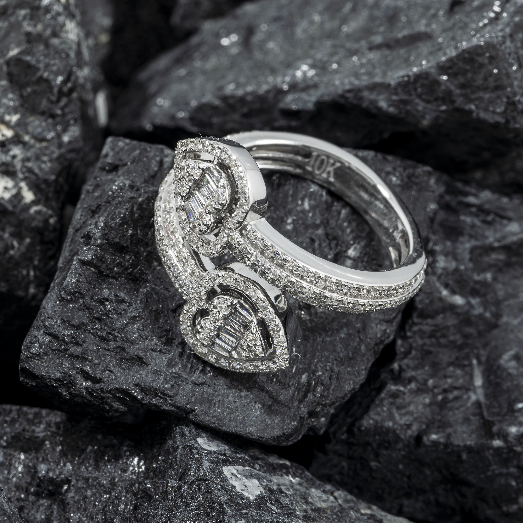 10K GOLD ROUND AND BAGUETTE DIAMOND HEART BYPASS RING 1.00 CT