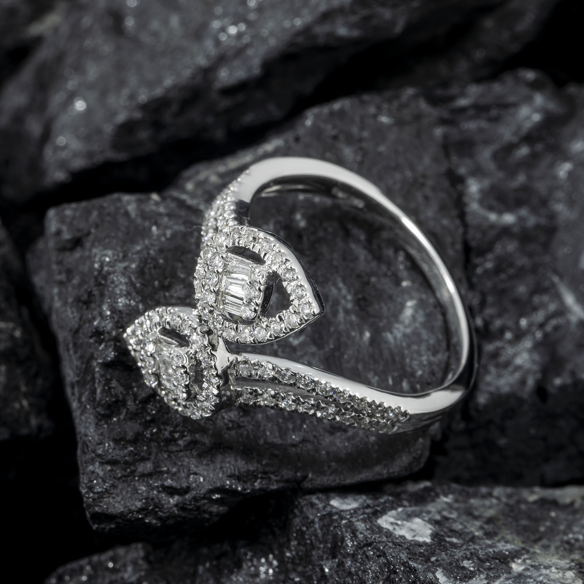 10K GOLD ROUND AND BAGUETTE DIAMOND DROP SHAPED BYPASS RING 0.55 CT