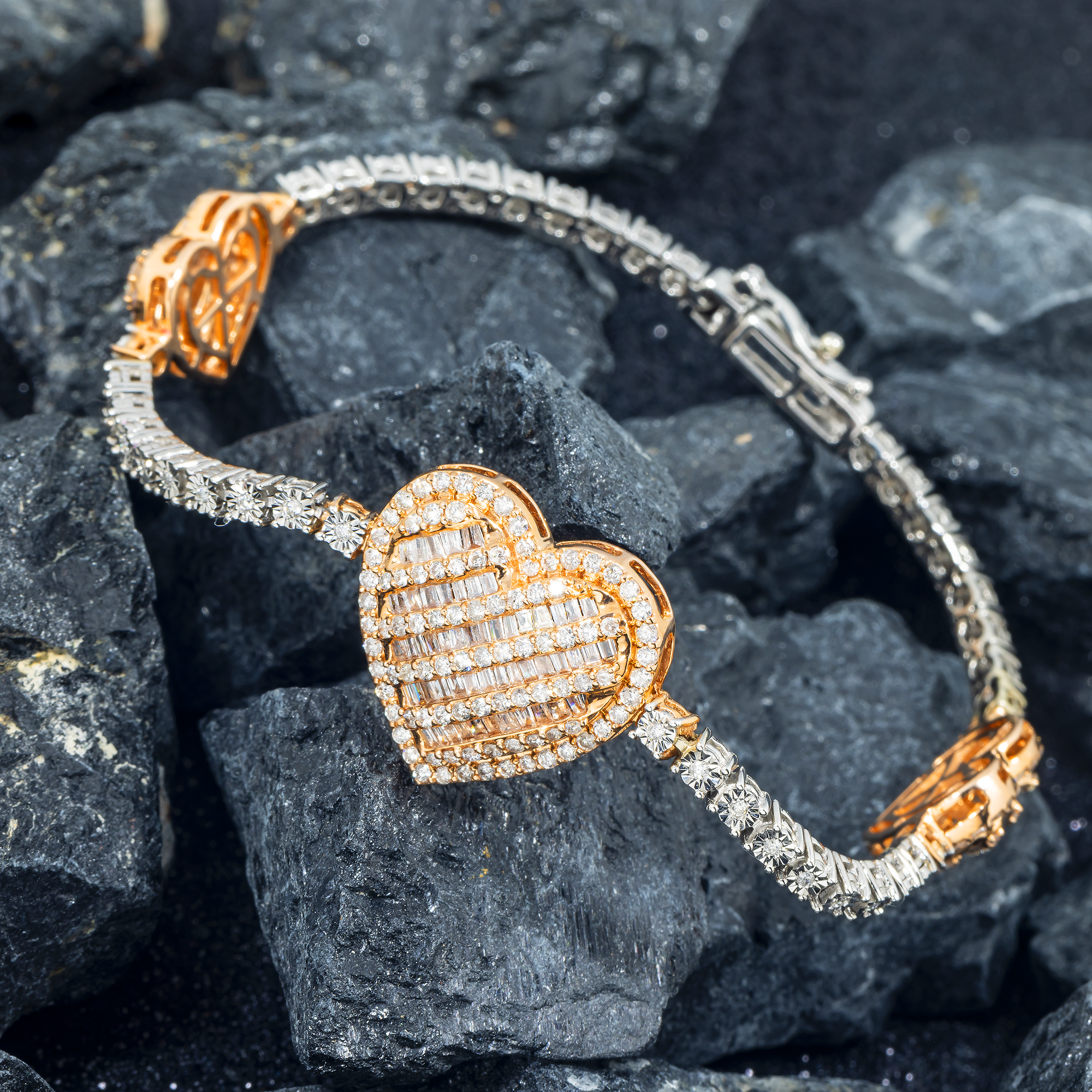10K GOLD TWO TONE BAGUETTE & ROUND DIAMONDS HEART BRACELET 2.25 CT