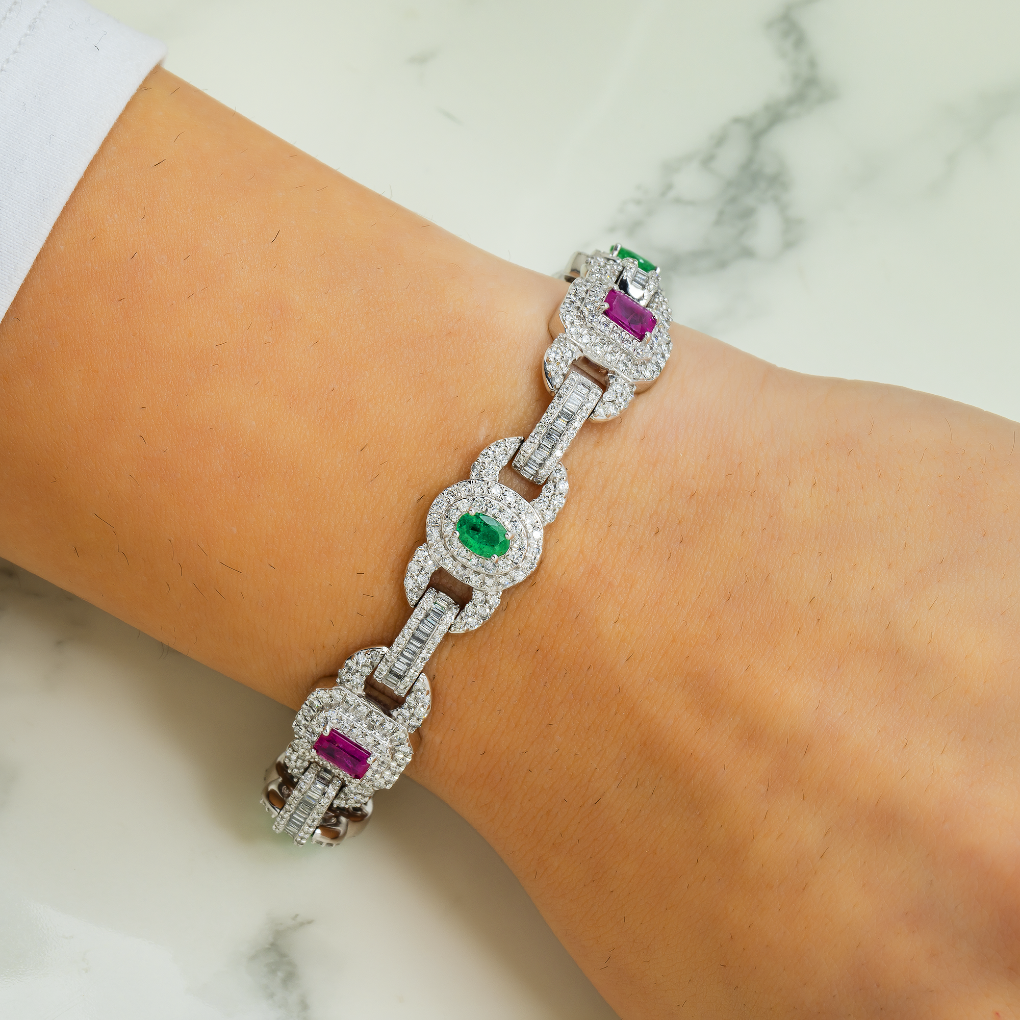 10K GOLD BAGUETTE AND ROUND MULTICOLOR DIAMOND CLUSTER MARINER LINK BRACELET 7.63 CTW